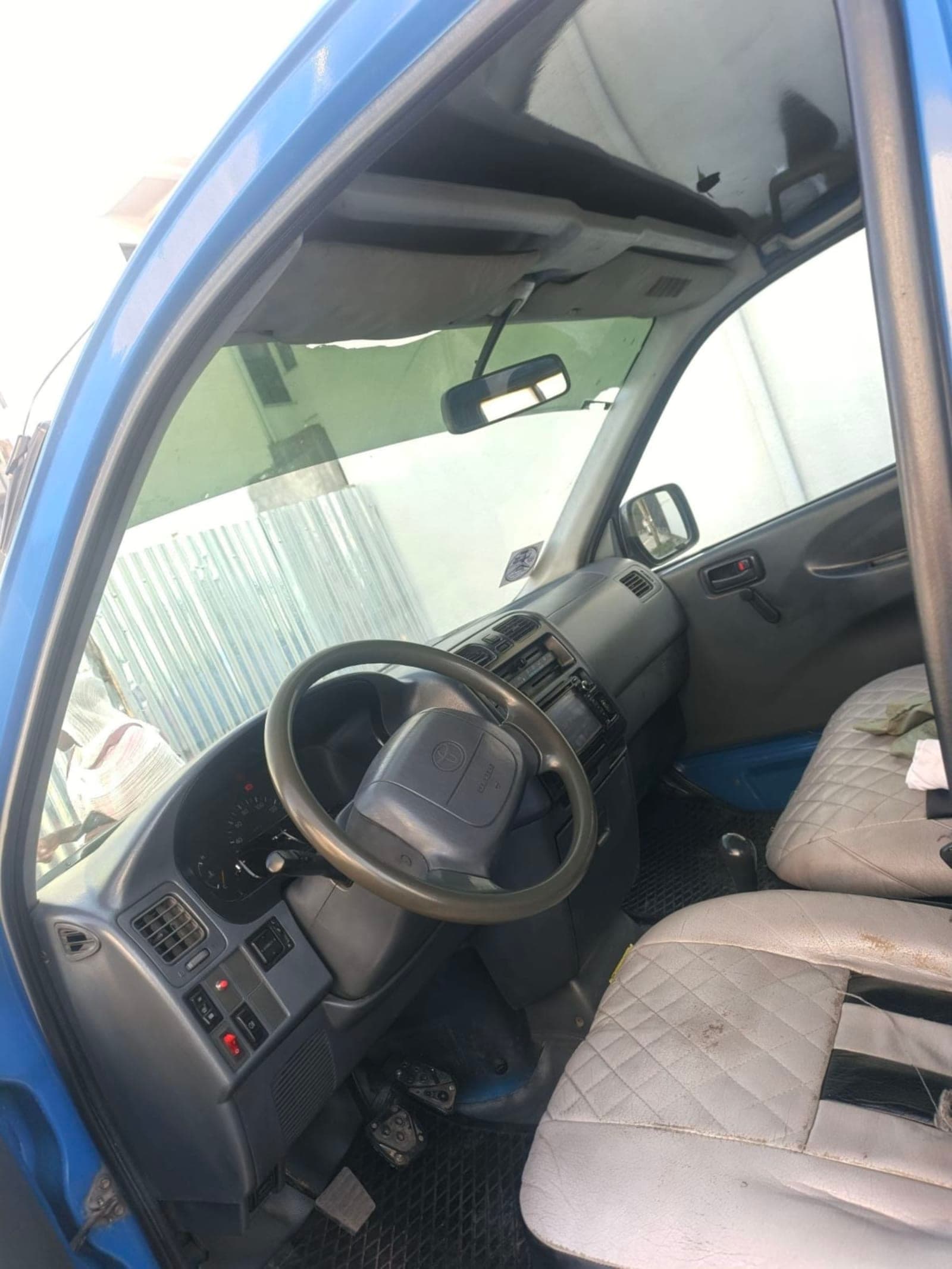 1999 Toyota 2L Van — photo 4