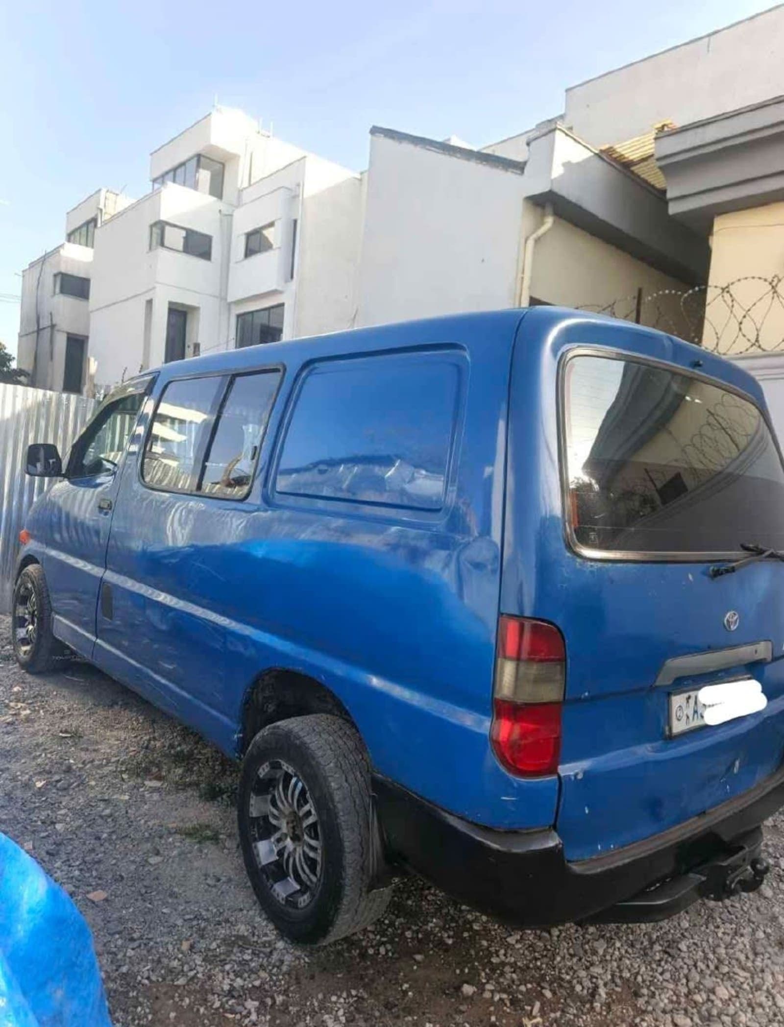 1999 Toyota 2L Van — photo 7
