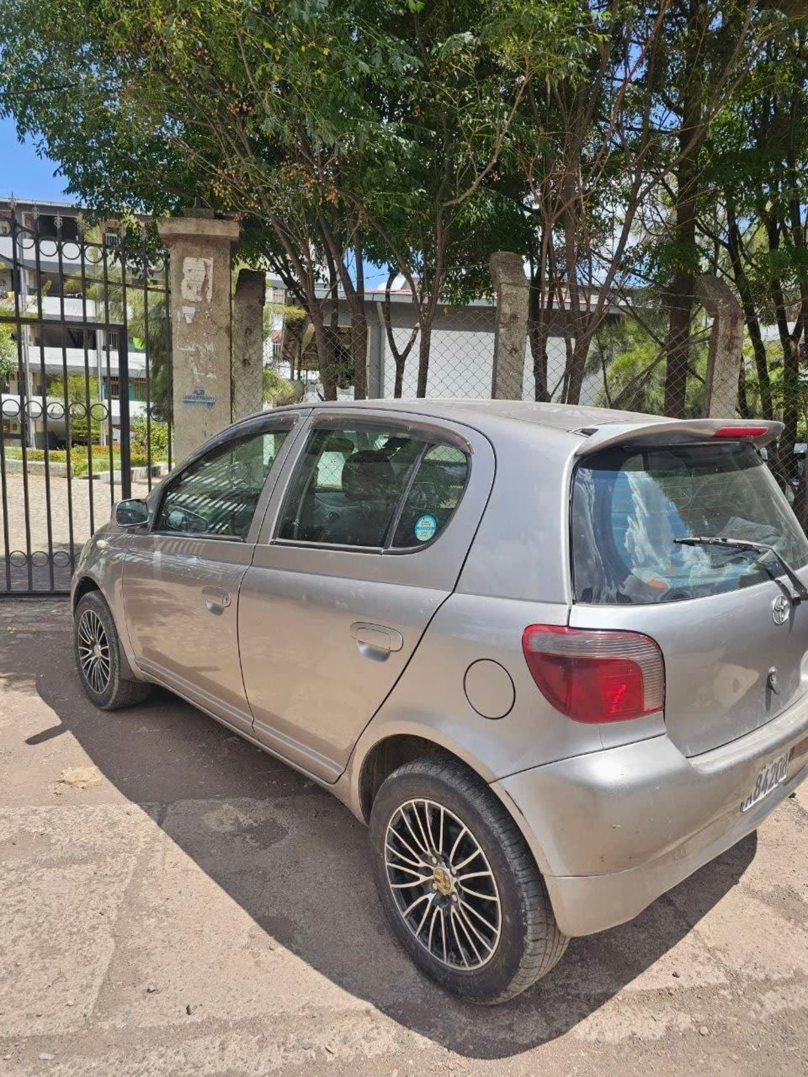 2001 Toyota Vitz — photo 4