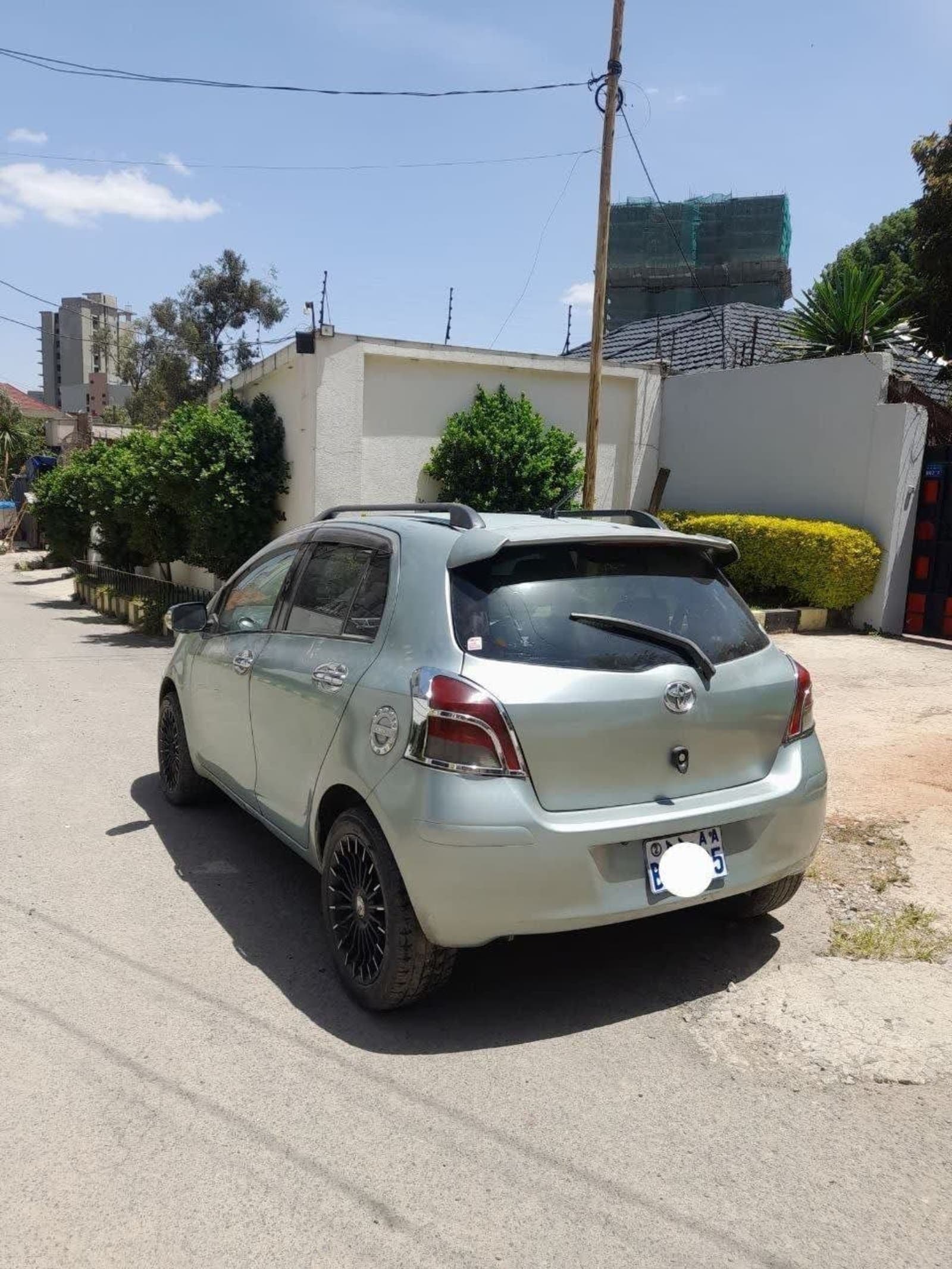 2010 Toyota Compact Yaris — photo 2