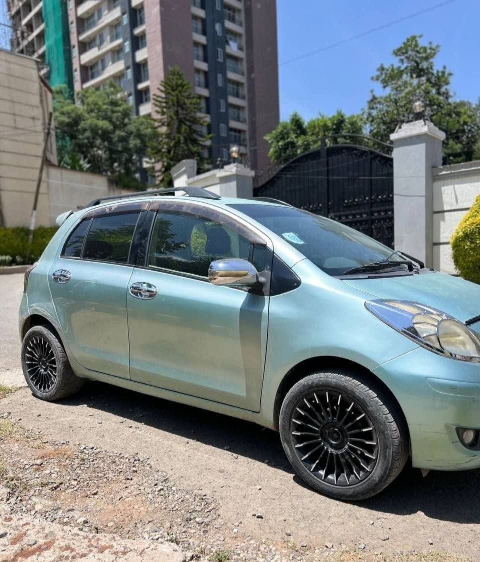 2010 Toyota Compact Yaris — photo 4