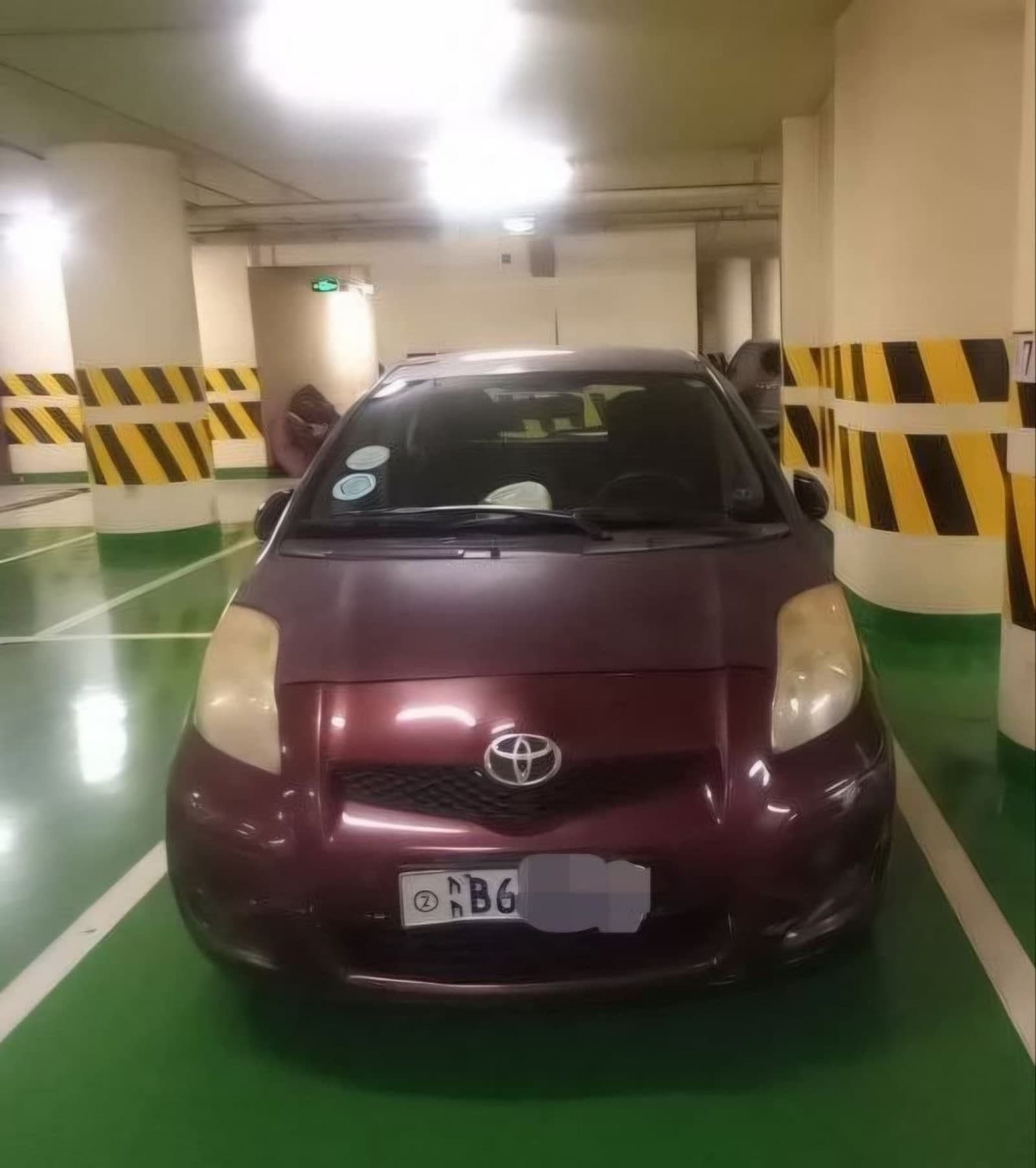 2010 Toyota Yaris Compact — photo 3