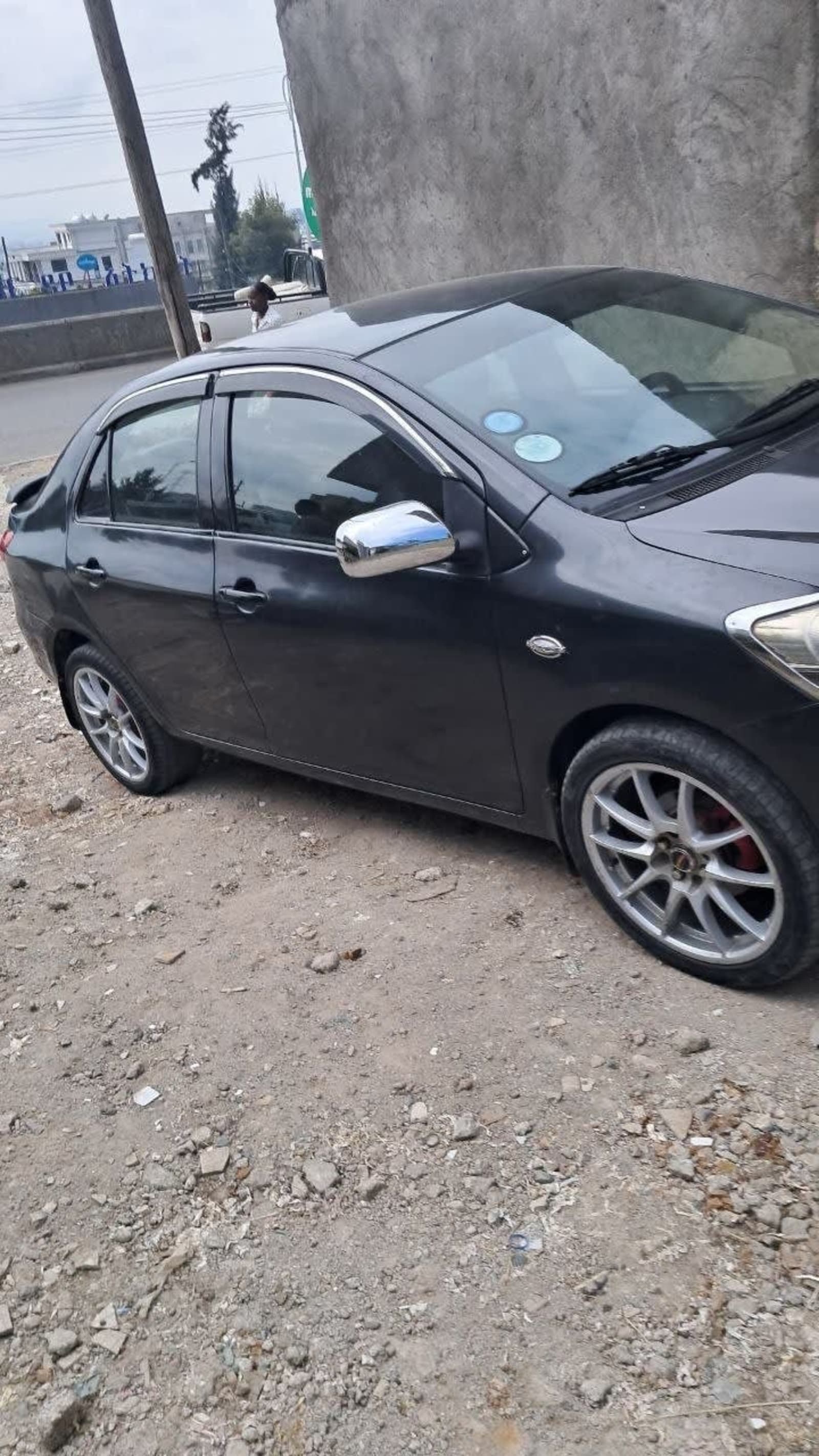 2007 Toyota sedan — photo 4