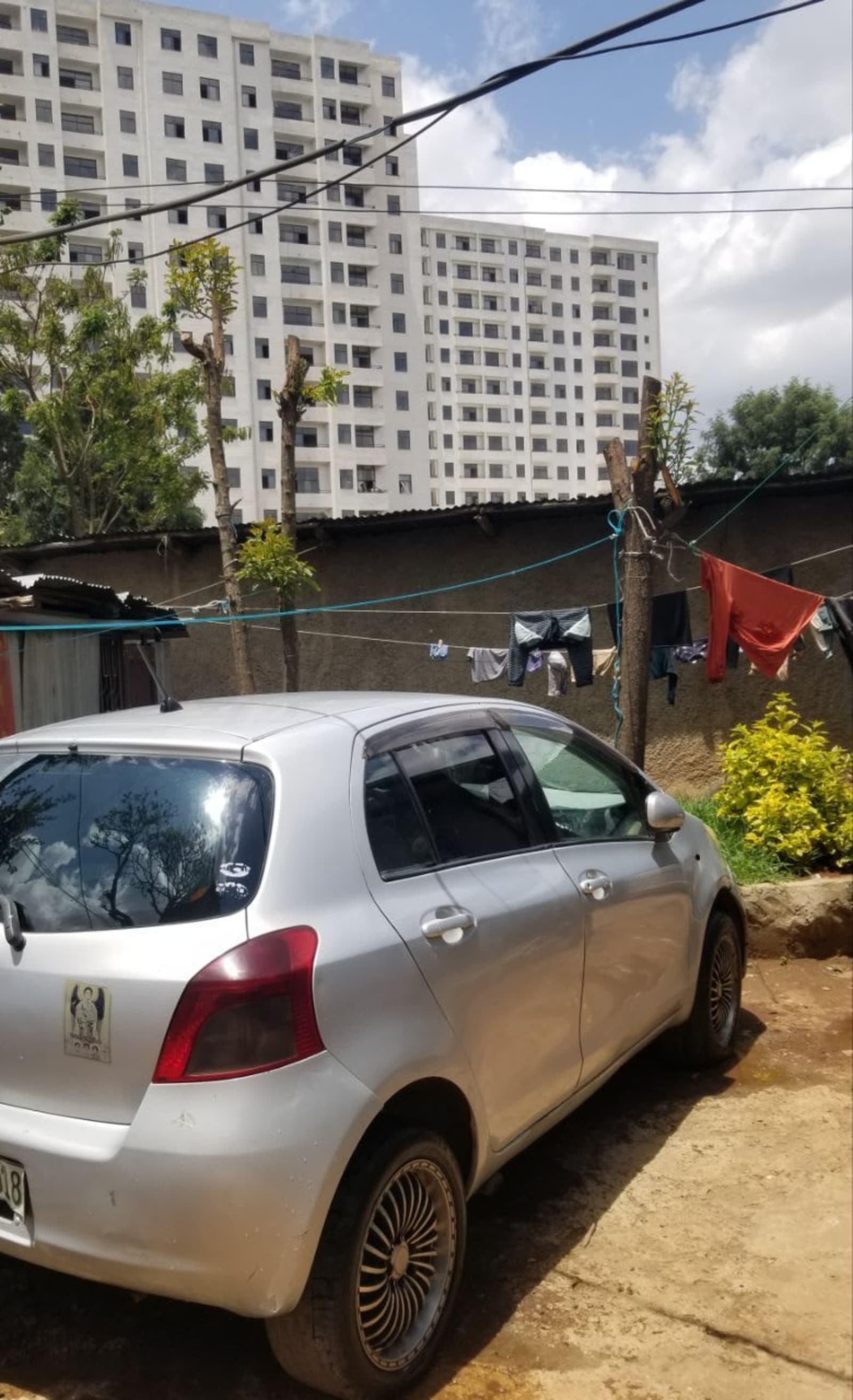 2005 Toyota Yaris compact โ photo 2