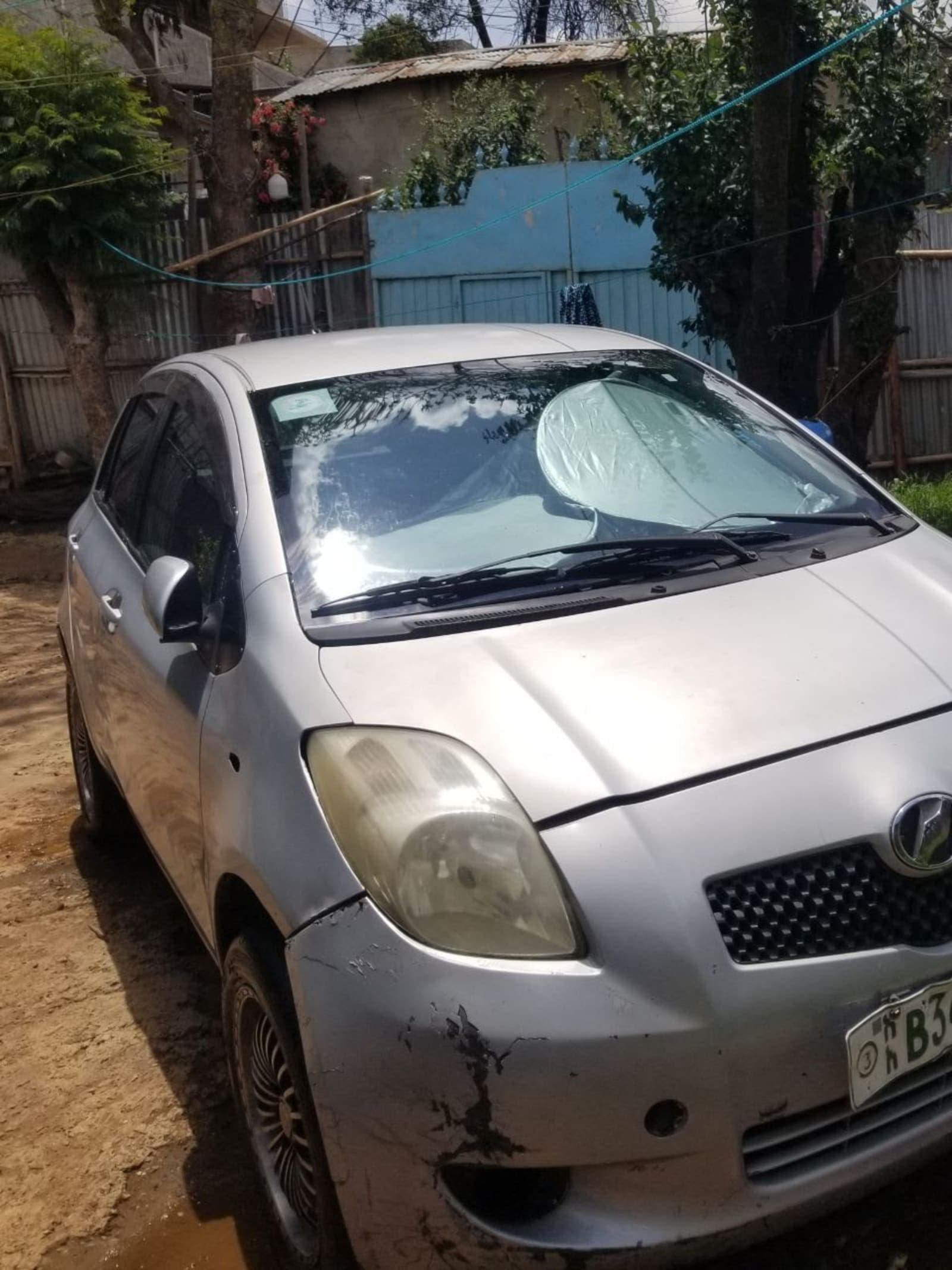 2005 Toyota Yaris compact โ photo 3