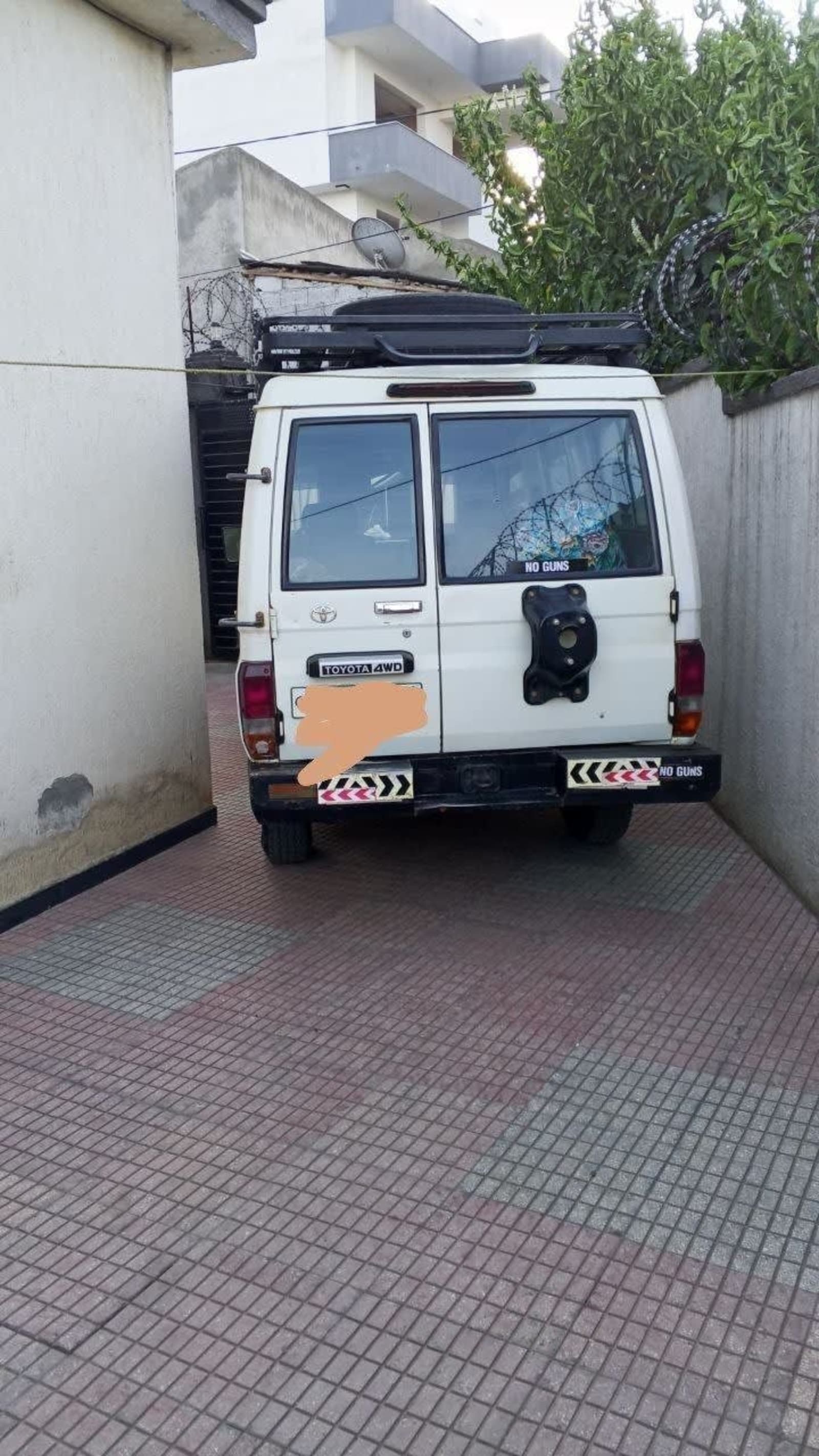 2009 Toyota Landcruiser โ photo 3