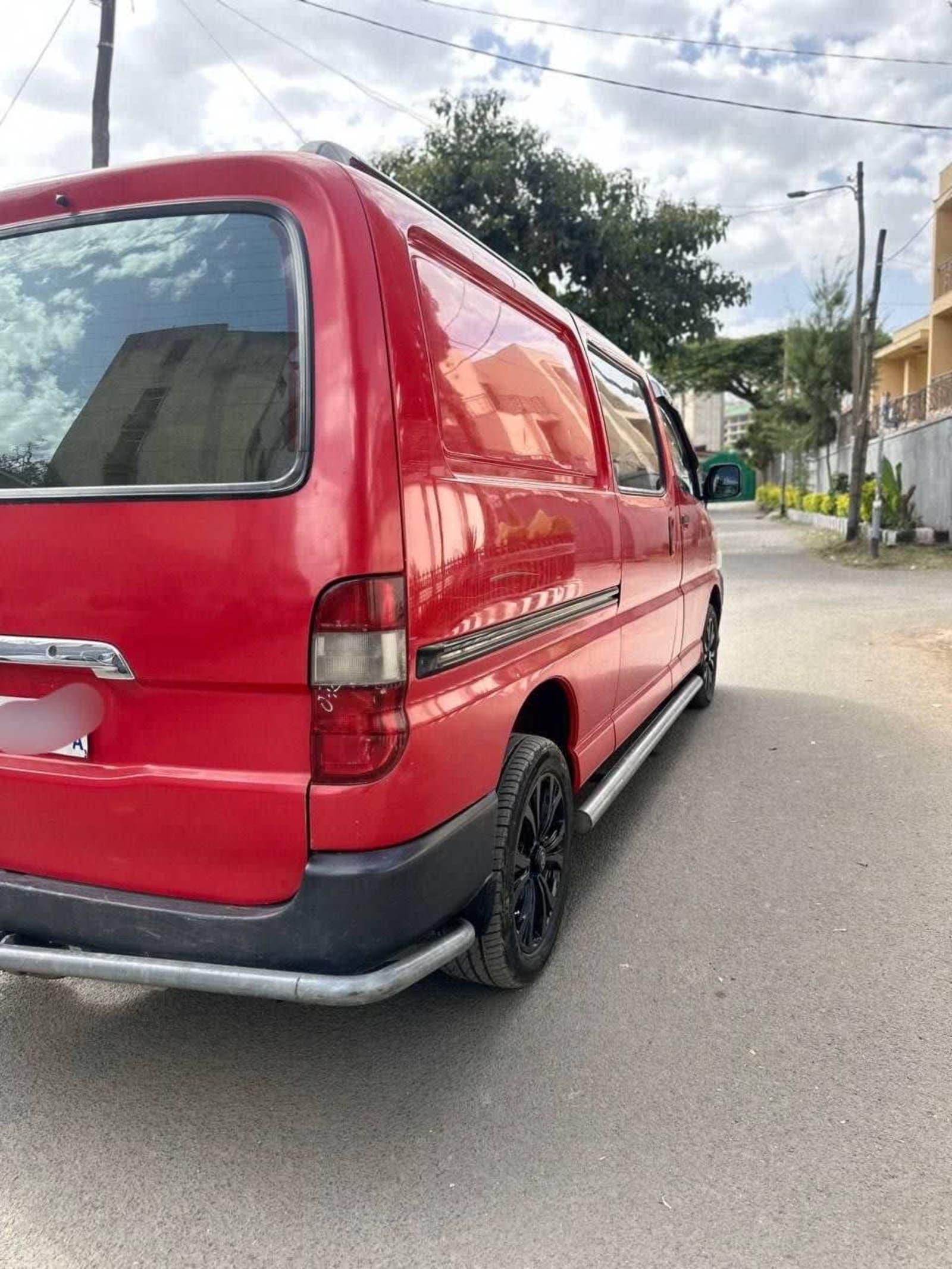 2010 Toyota Hiace Dolphin — photo 4