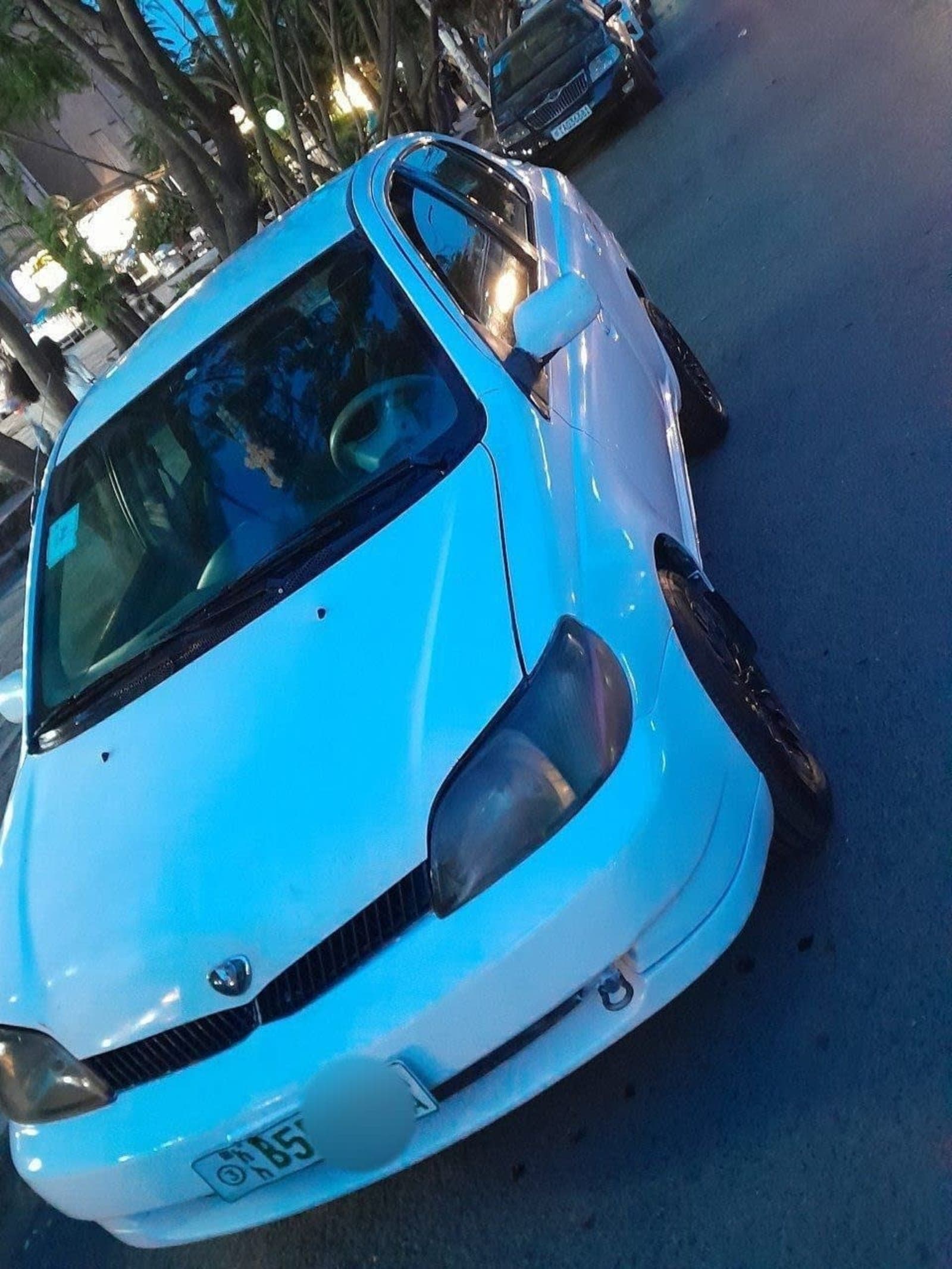 2001 Toyota Platz — photo 2