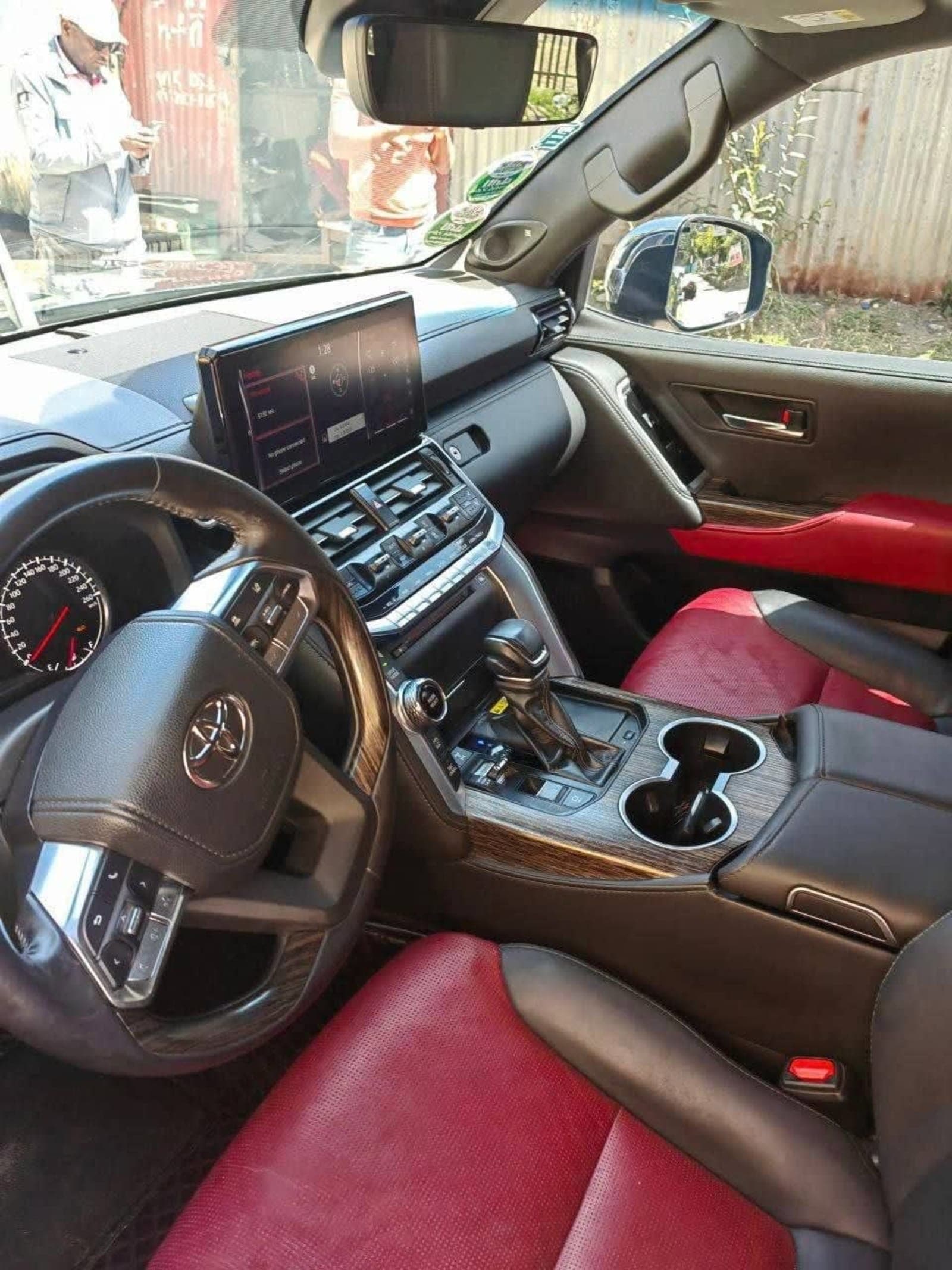 2023 Toyota Land Cruiser 300 VX.R — photo 3