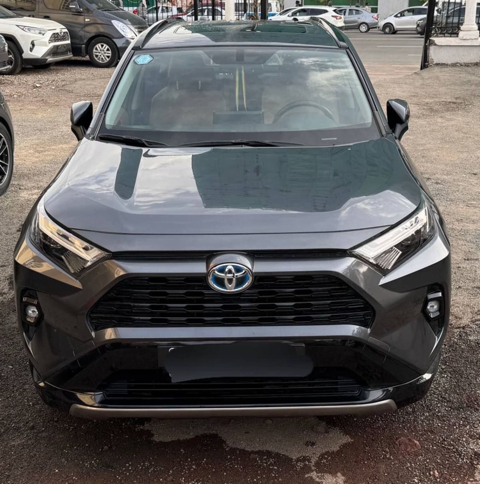 2023 Toyota RAV4 Hybrid XLE — photo 2