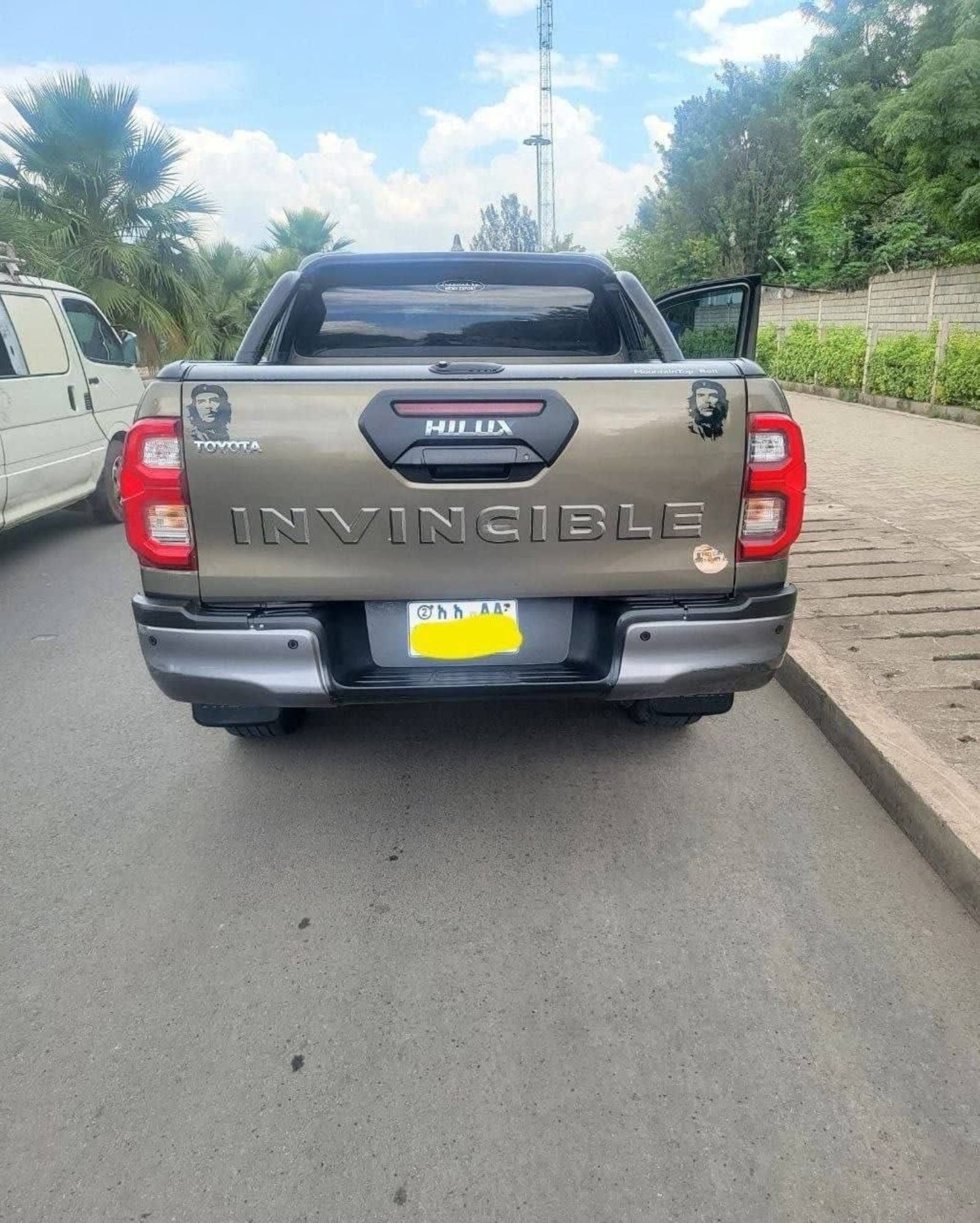 2021 Toyota Hilux invisible double cup — photo 2