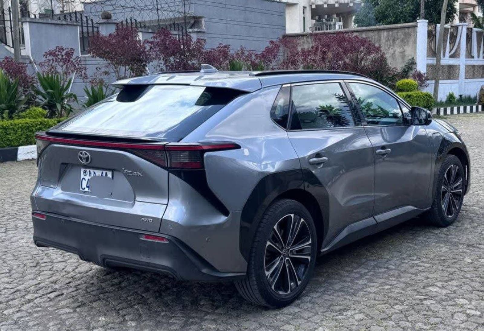 2023 Toyota BZ4X EV ULTRA — photo 4