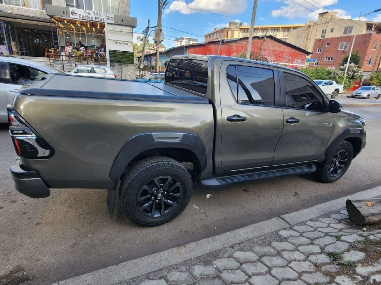 2021 Toyota Hilux Invincible — photo 4
