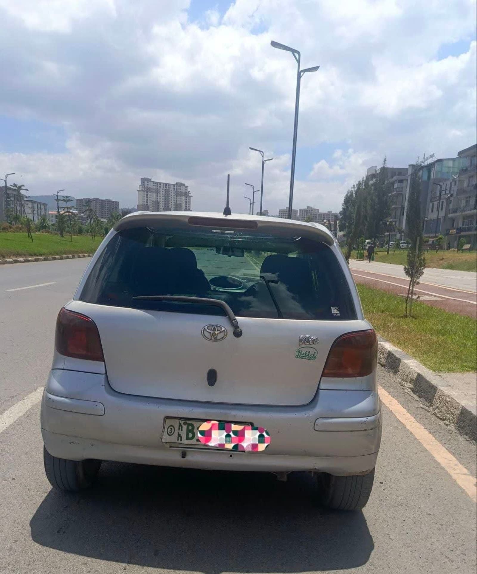 2004 Toyota Vitz — photo 2