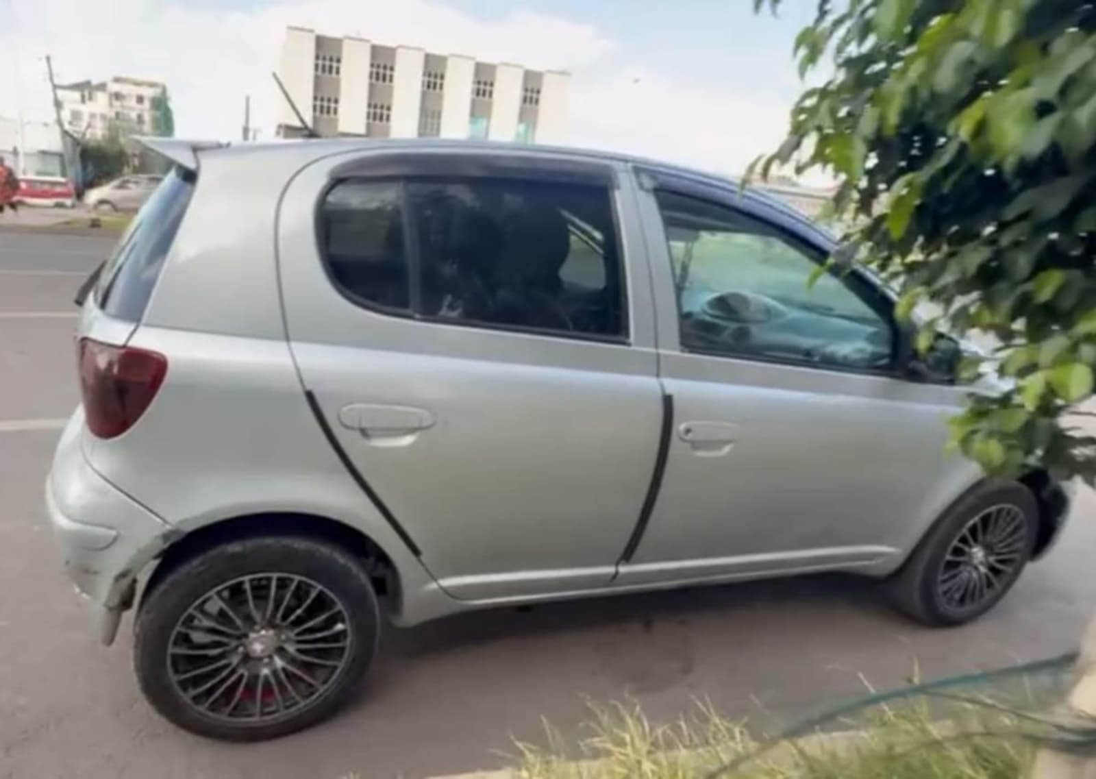2003 Toyota Vitz — photo 4