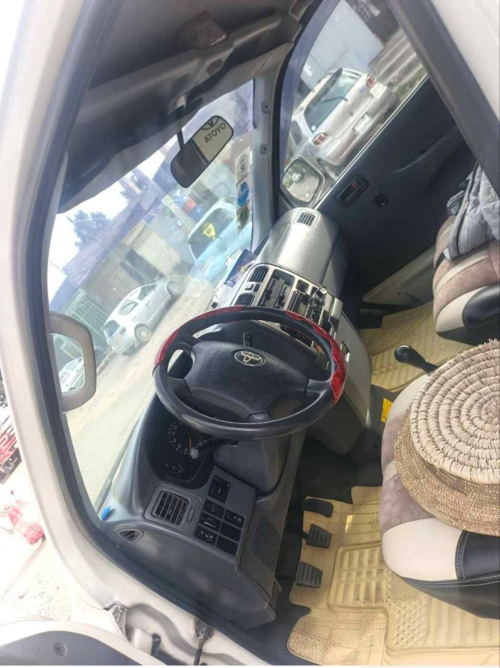 2008 Toyota Dolphin Van — photo 3