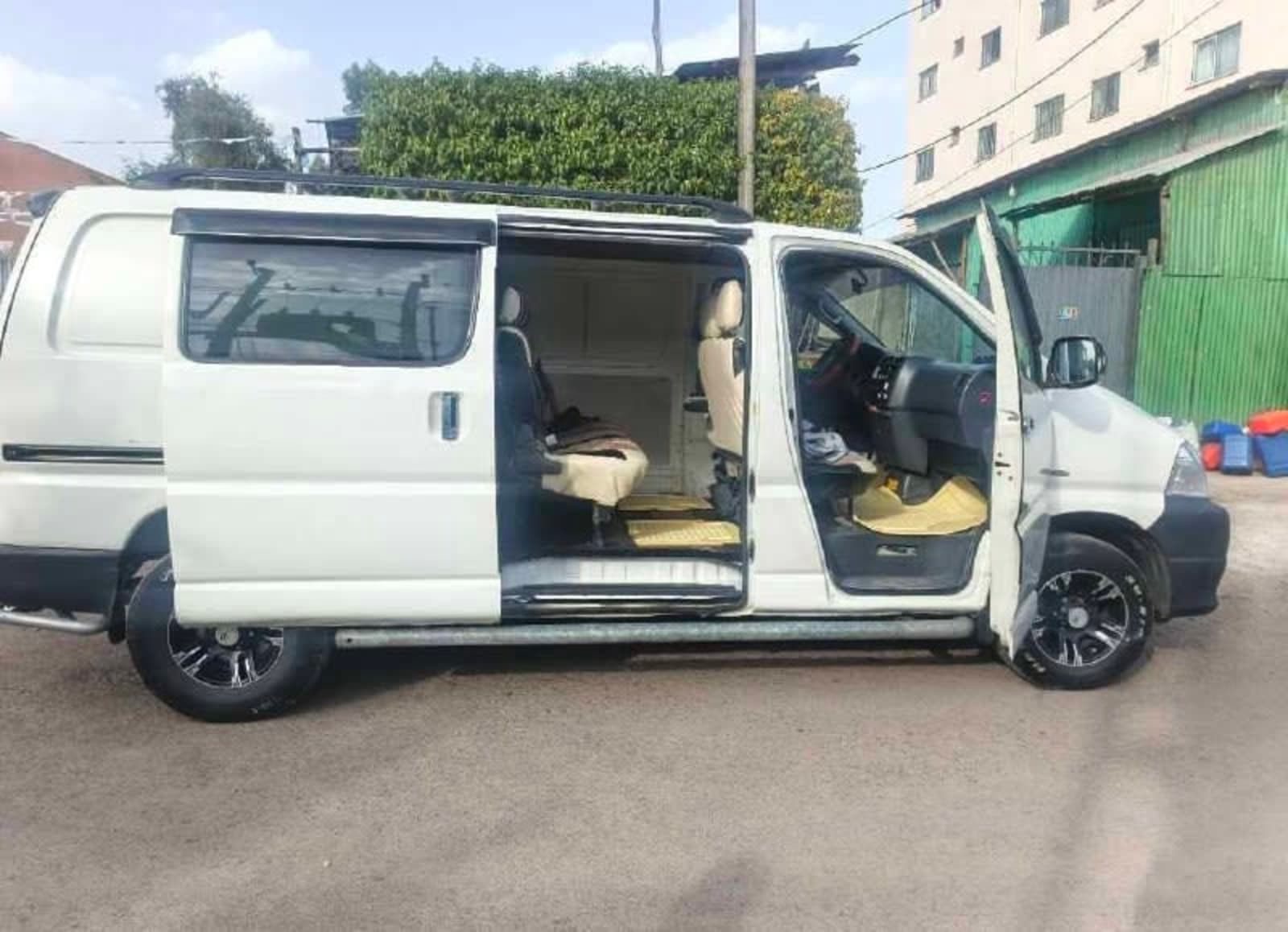 2008 Toyota Dolphin Van — photo 6