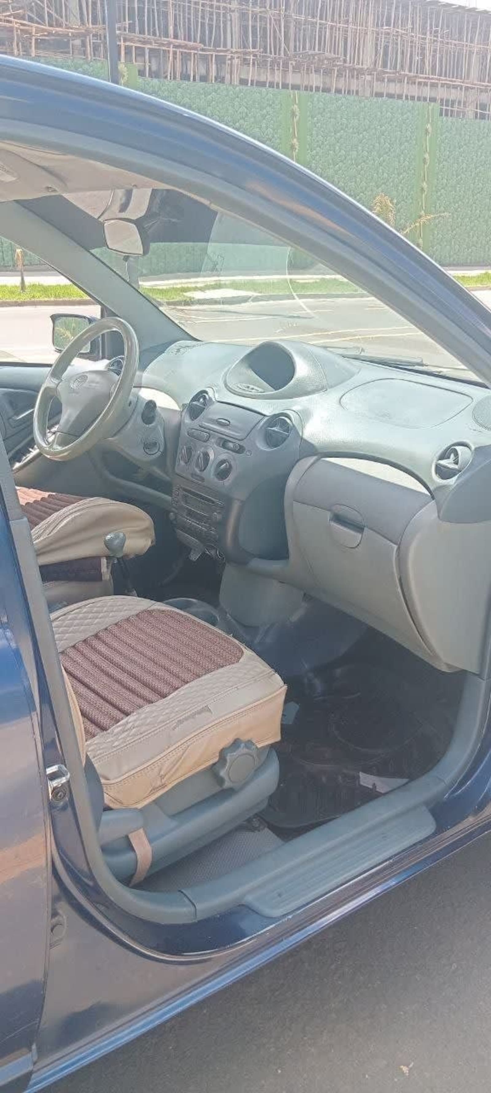 2001 Toyota Vitz — photo 3