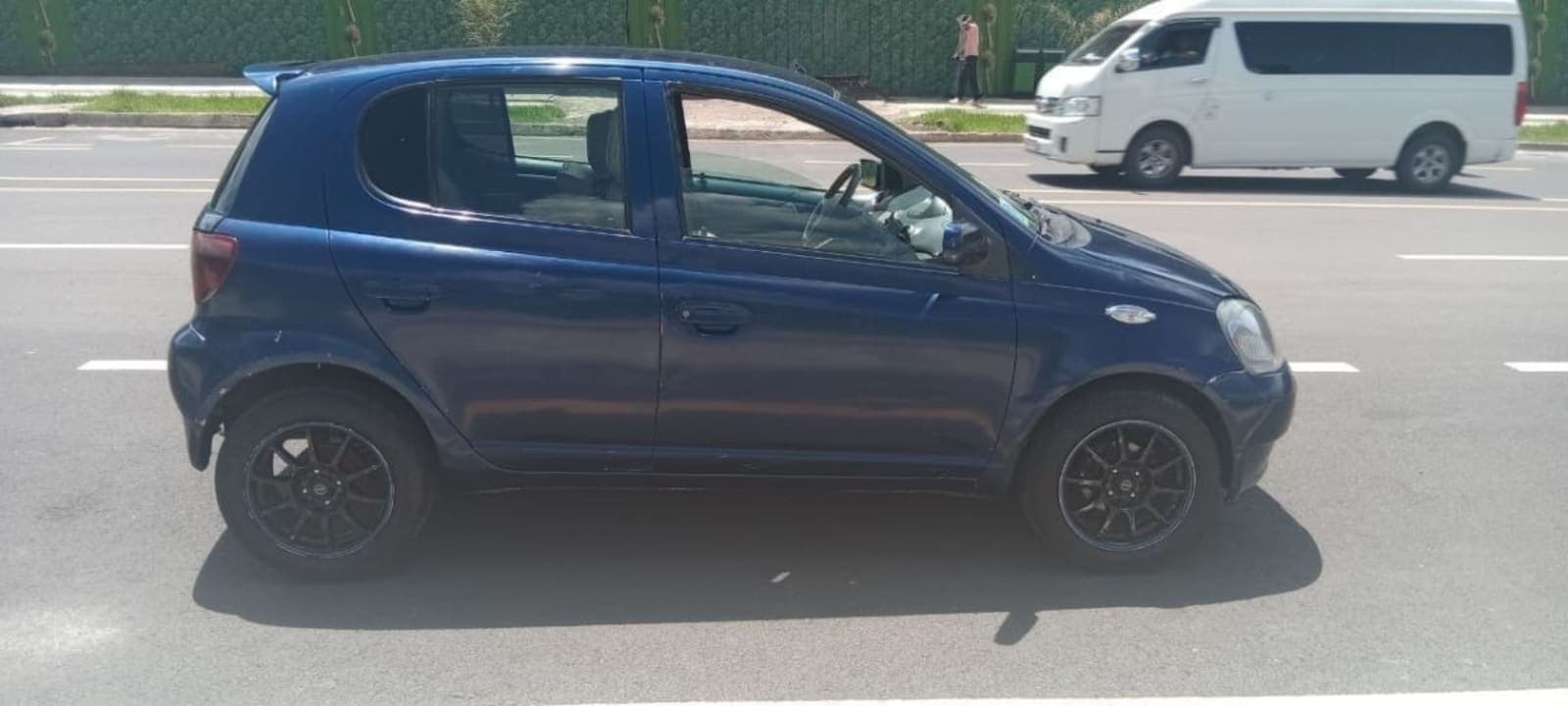 2001 Toyota Vitz — photo 5