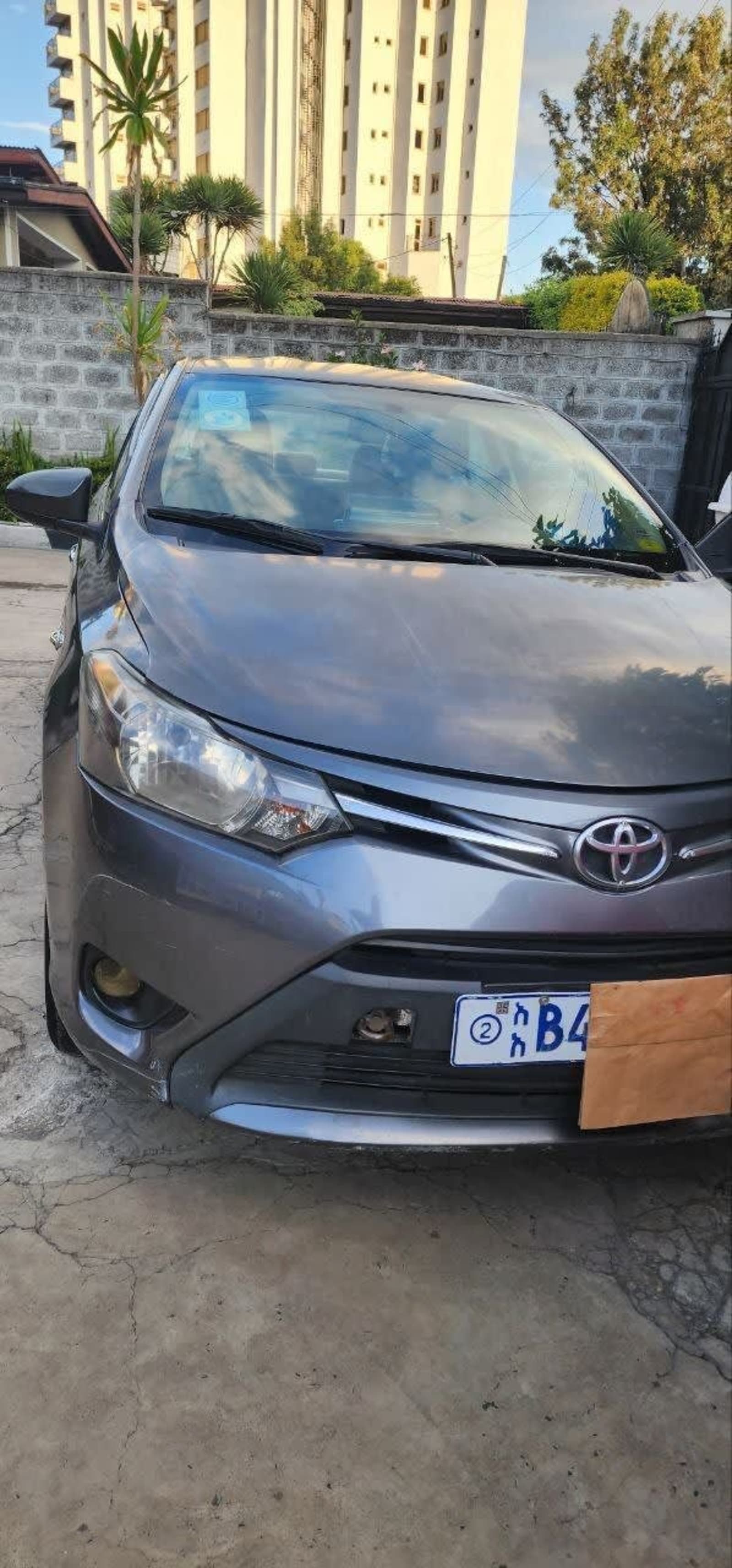 2015 Toyota Yaris Sedan — photo 1