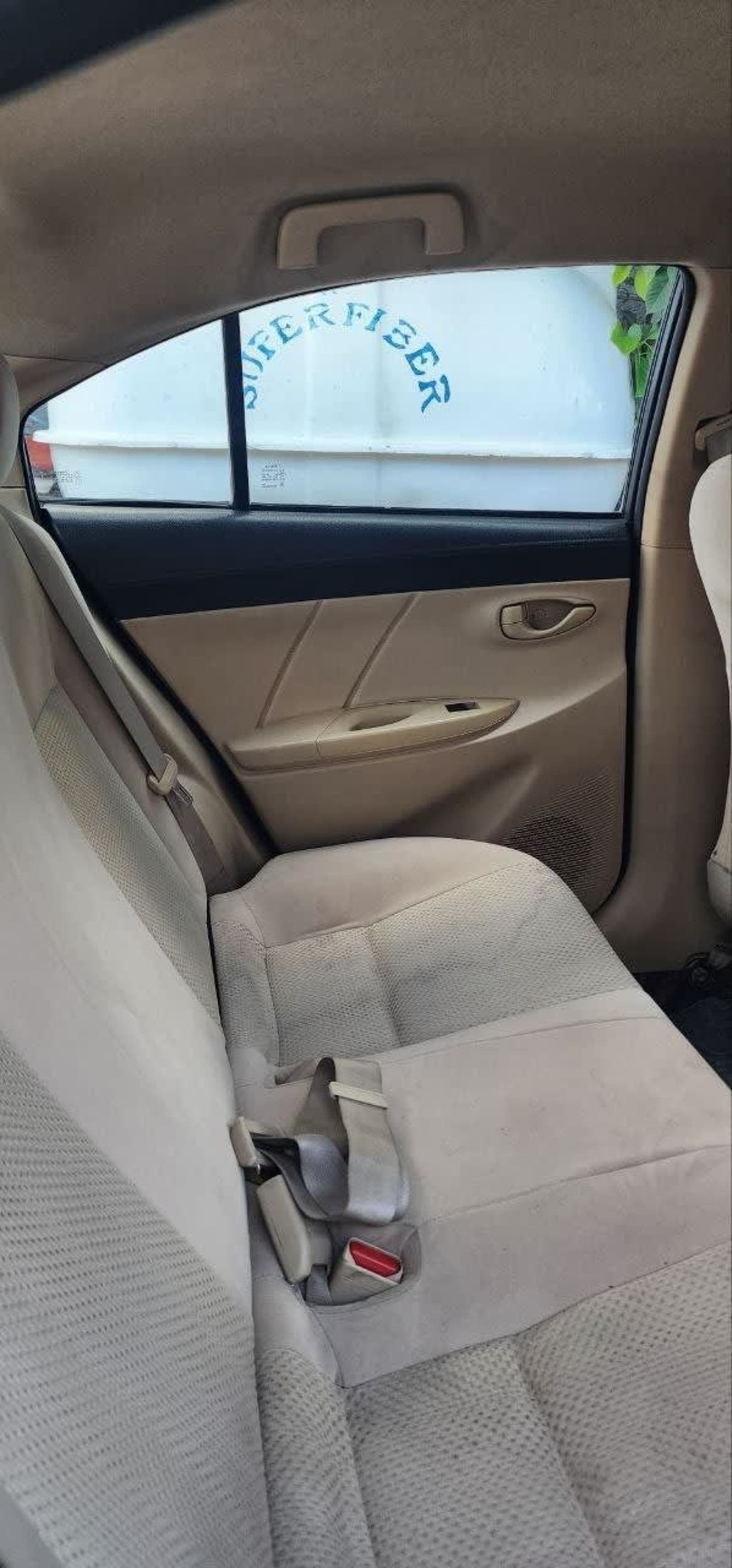2015 Toyota Yaris Sedan — photo 3