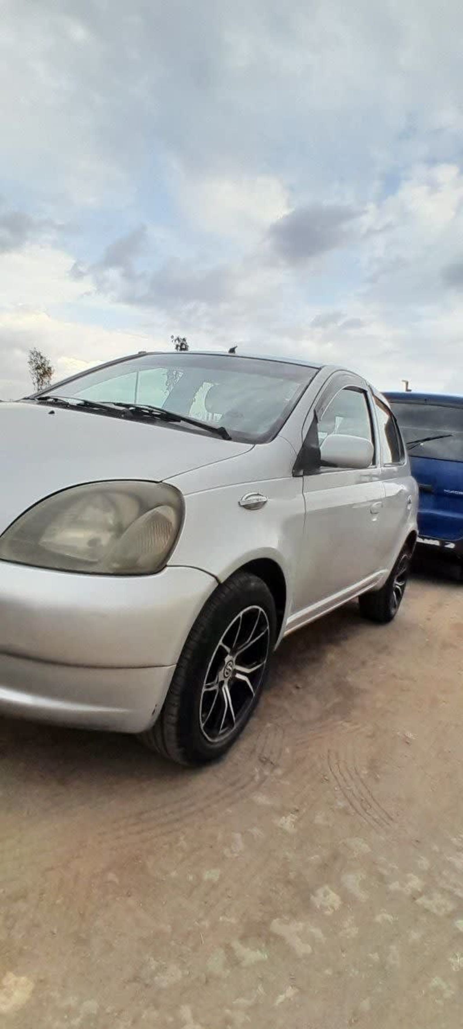 2001 Toyota Vitz — photo 2