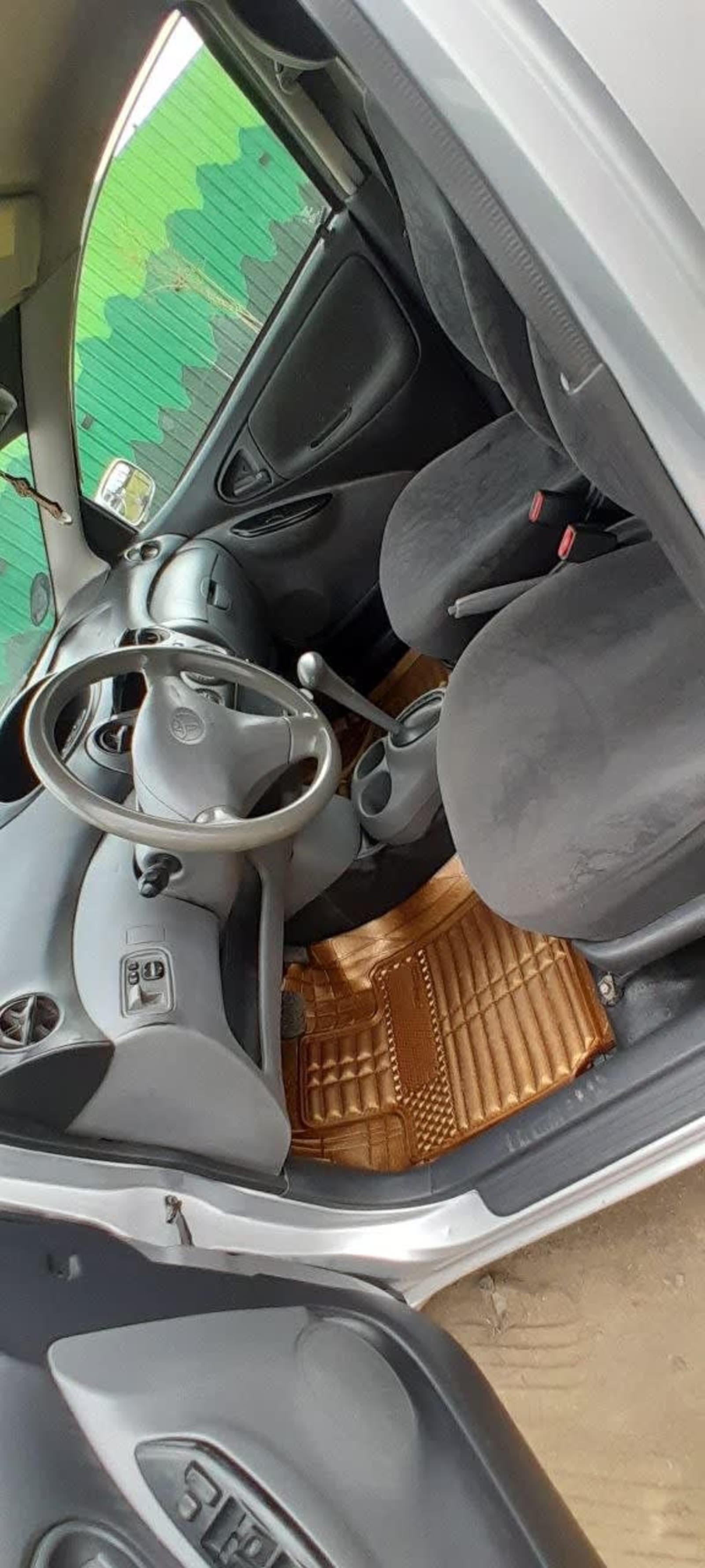 2001 Toyota Vitz — photo 7