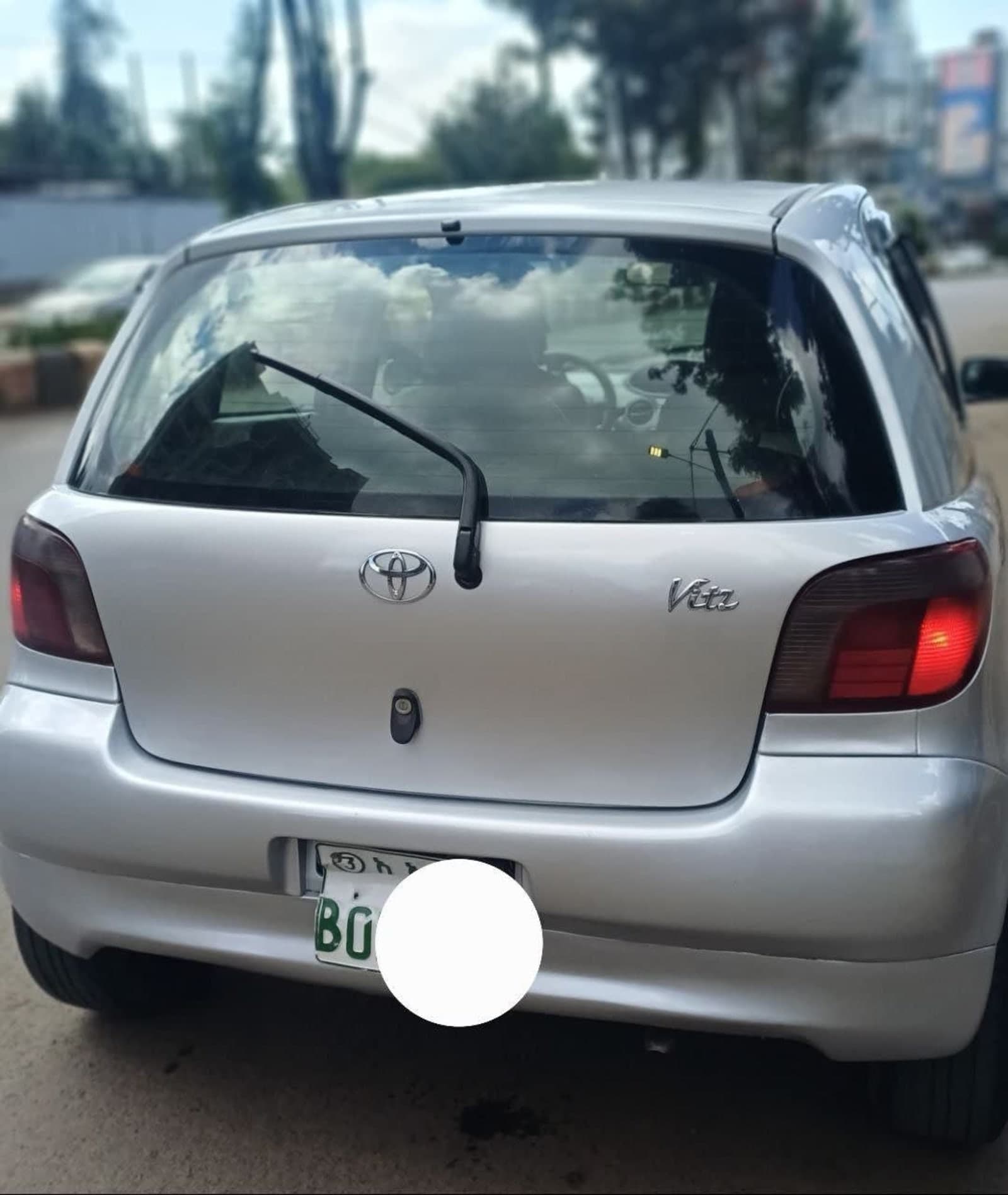 2001 Toyota Vitz — photo 4
