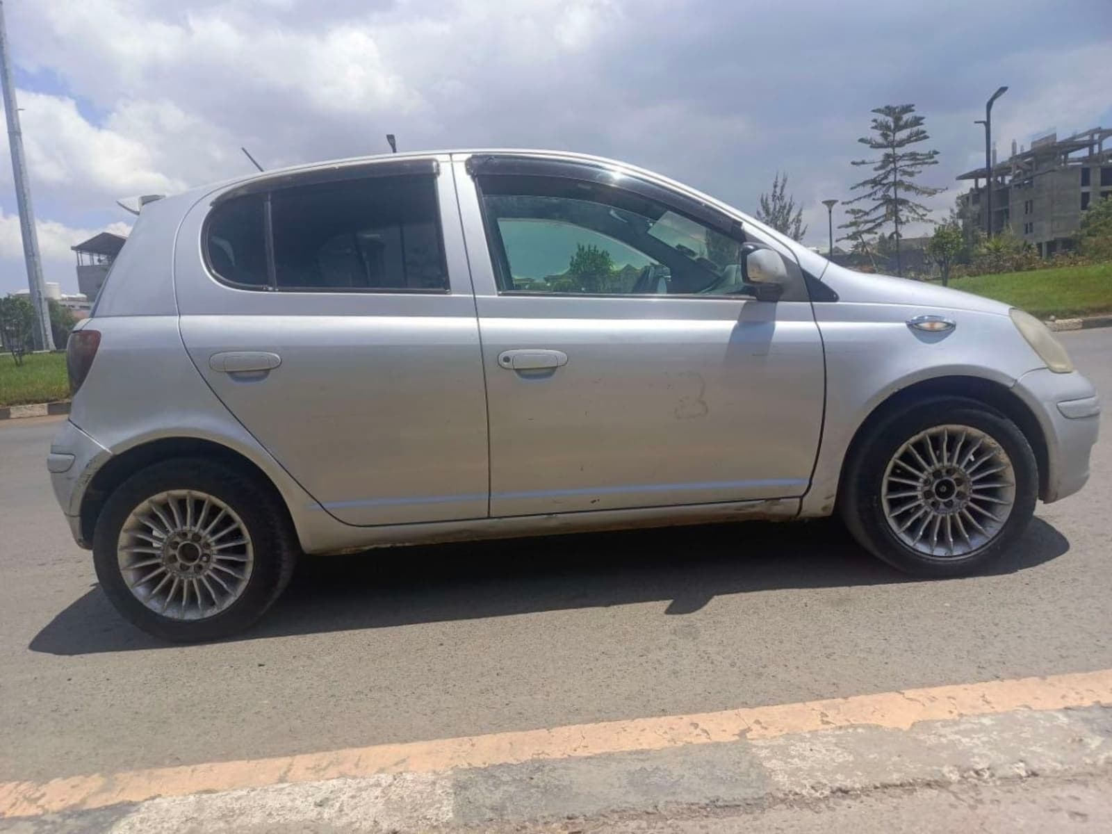 2004 Toyota Vitz — photo 4