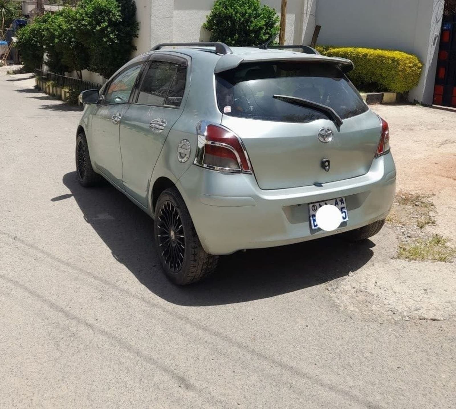 2010 Toyota Yaris compact — photo 3