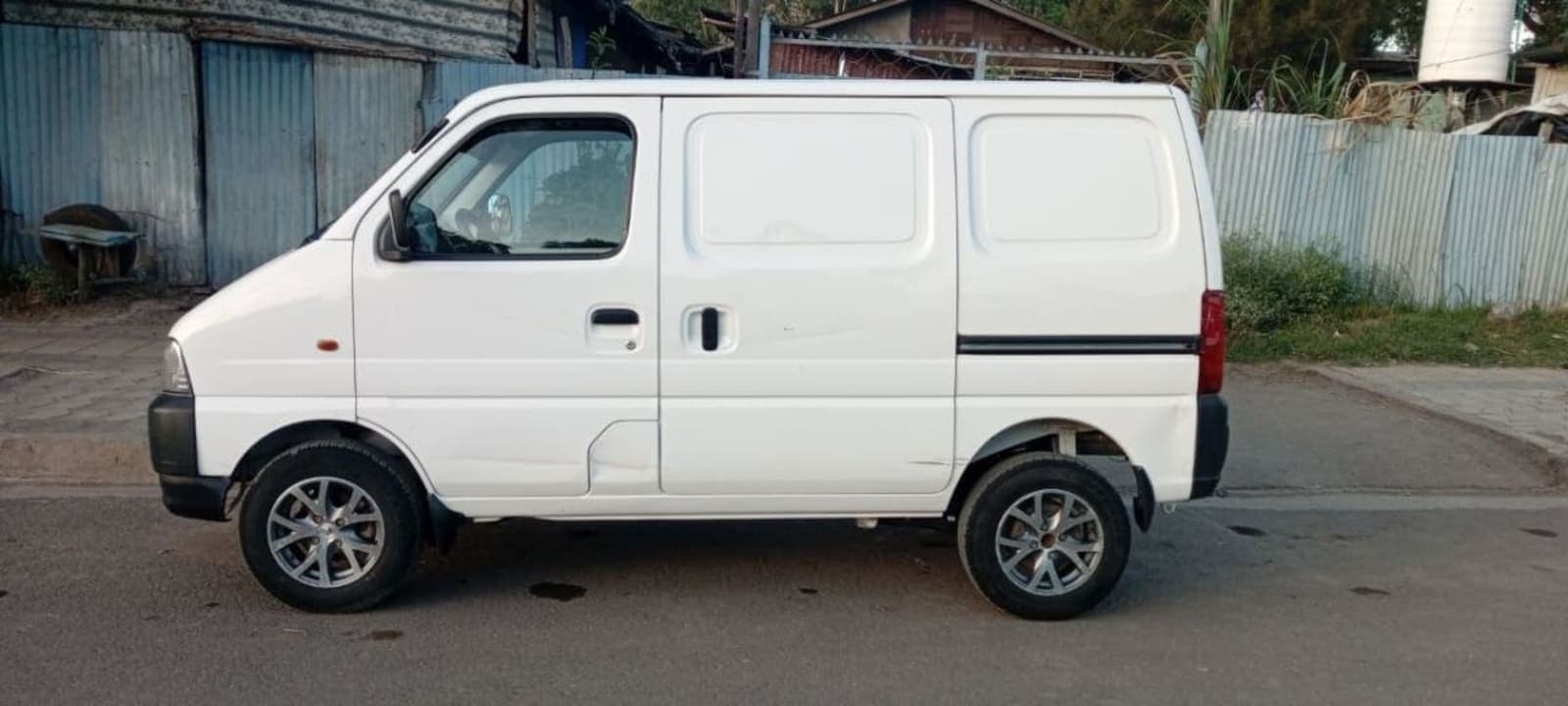2023 Suzuki Ecco — photo 7