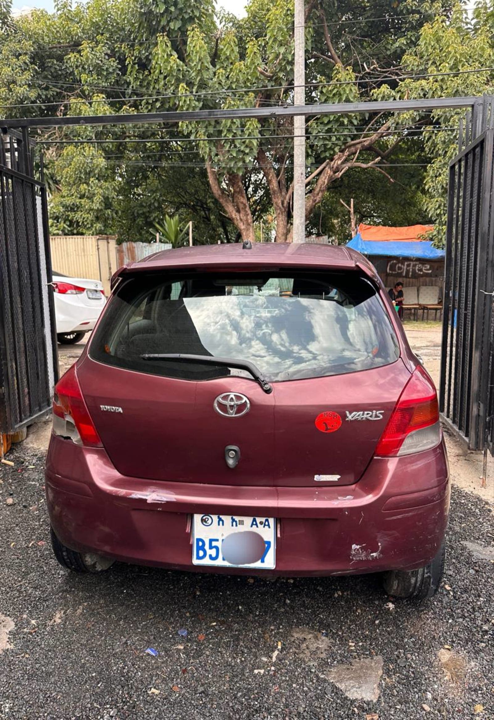 2010 Toyota Yaris Compact — photo 4