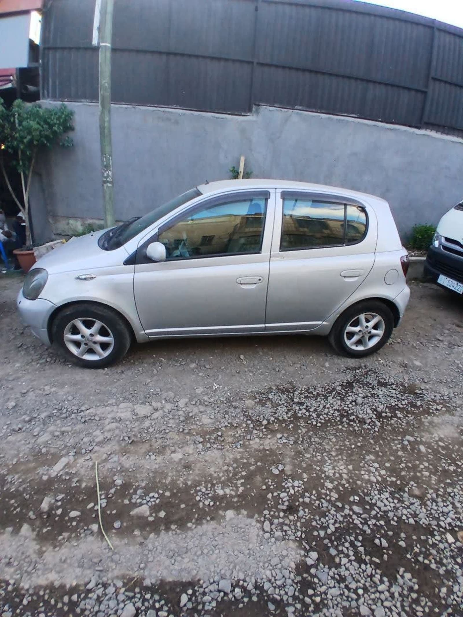 2000 Toyota Vitz — photo 2