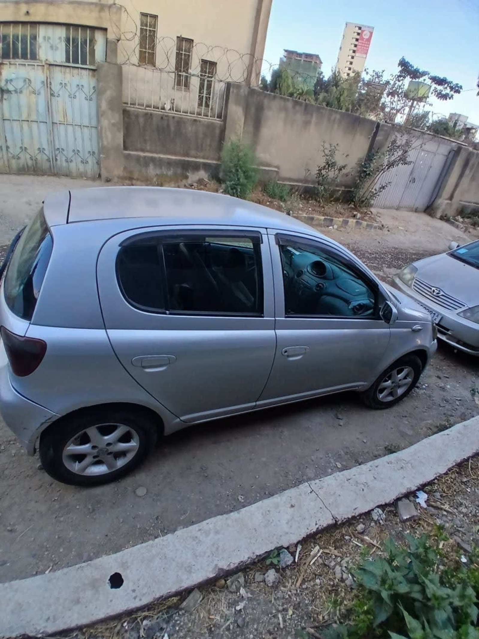2000 Toyota Vitz — photo 4