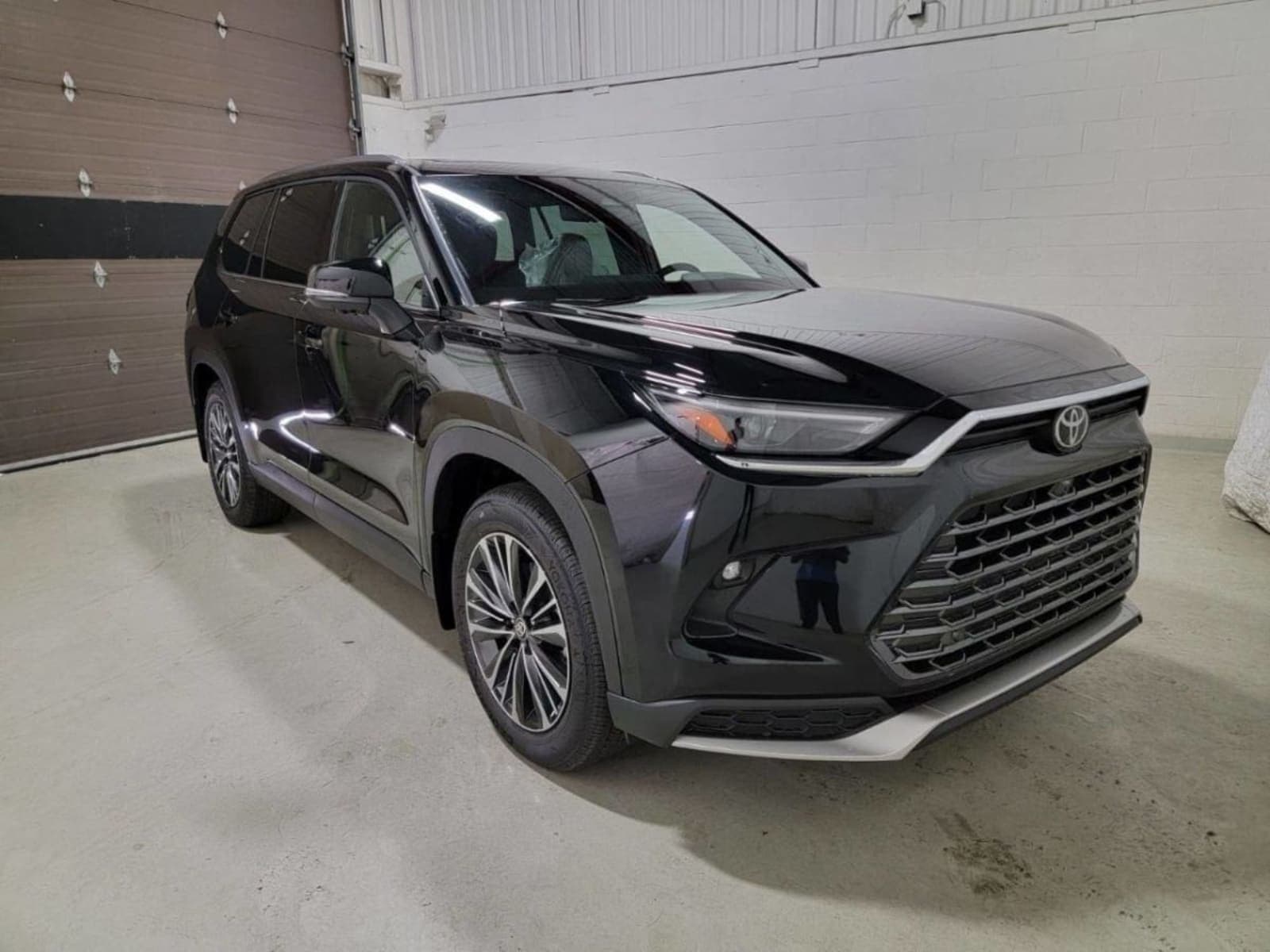 2025 Toyota Grand Highlander Hybrid MAX Platinum — photo 3