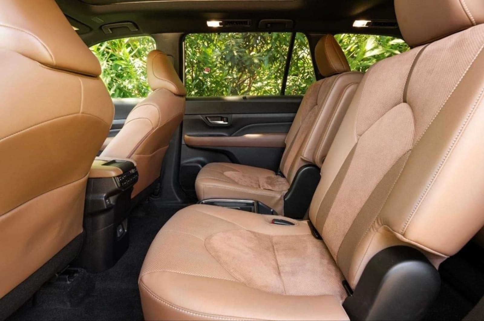 2025 Toyota Grand Highlander Hybrid MAX Platinum — photo 6