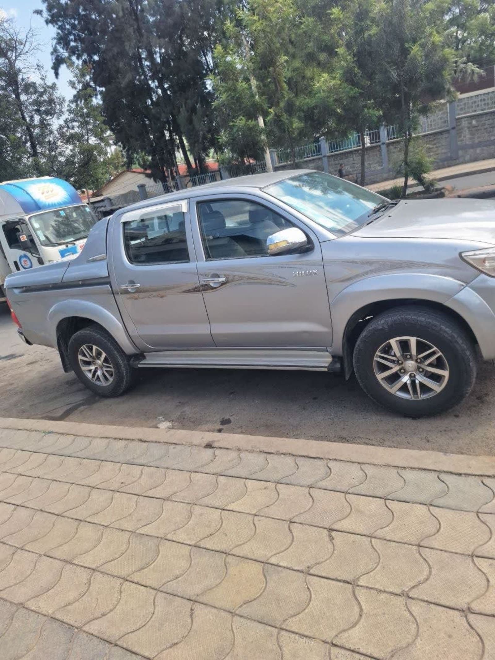 2015 Toyota Hilux — photo 2