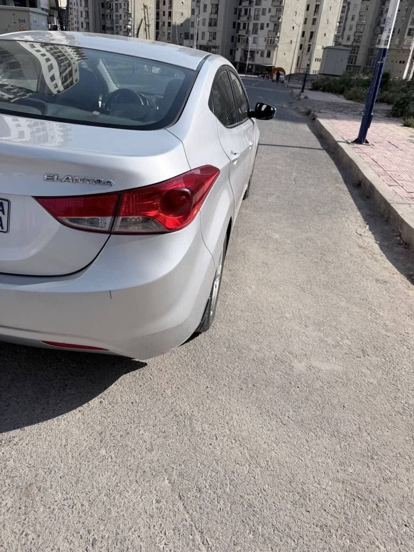 2012 Hyundai Elantra — photo 2