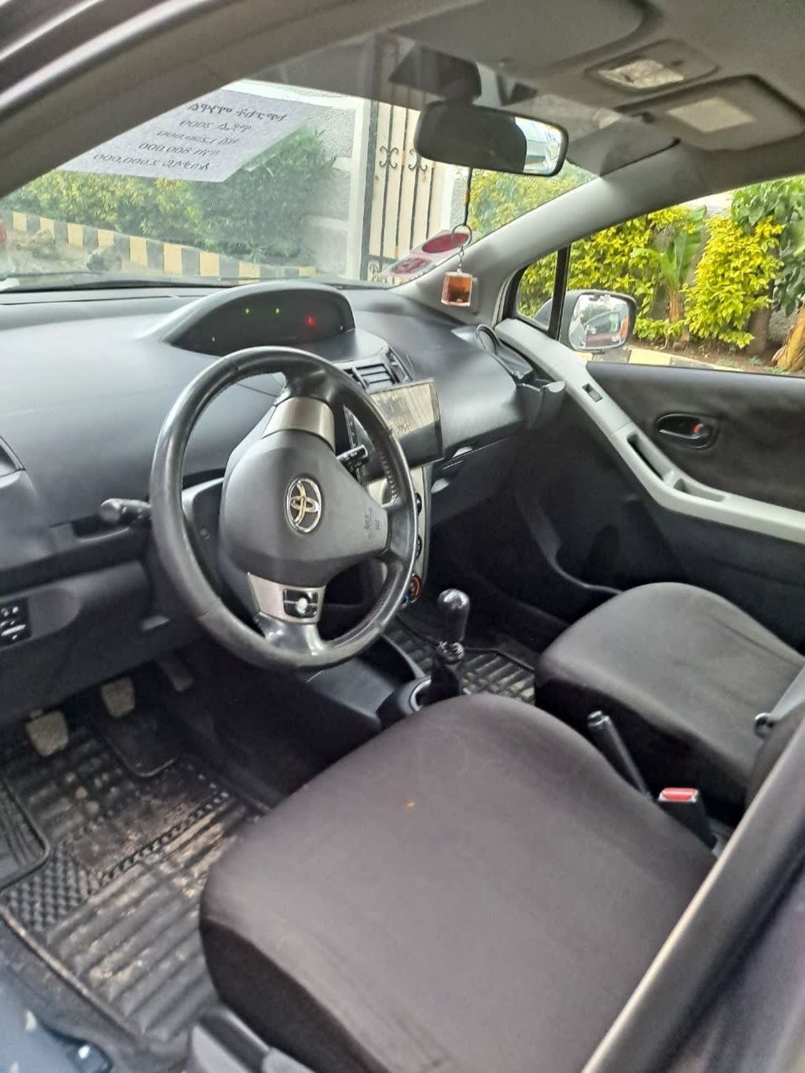 2009 Toyota Yaris Compact — photo 4