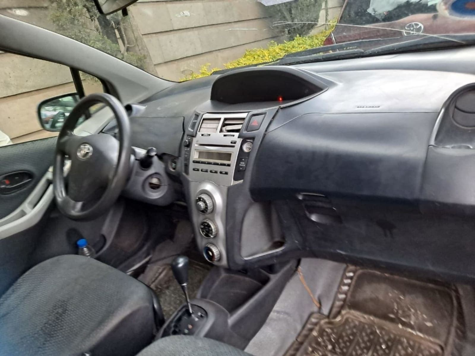 2008 Toyota Yaris Compact — photo 4
