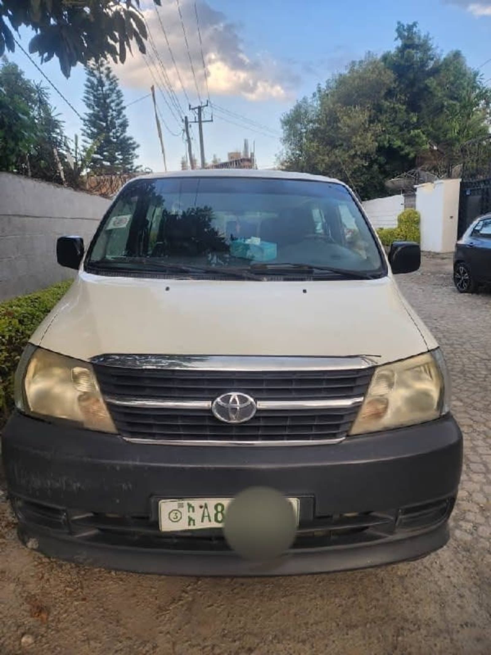 2010 Toyota Hiace Dolphin — photo 4