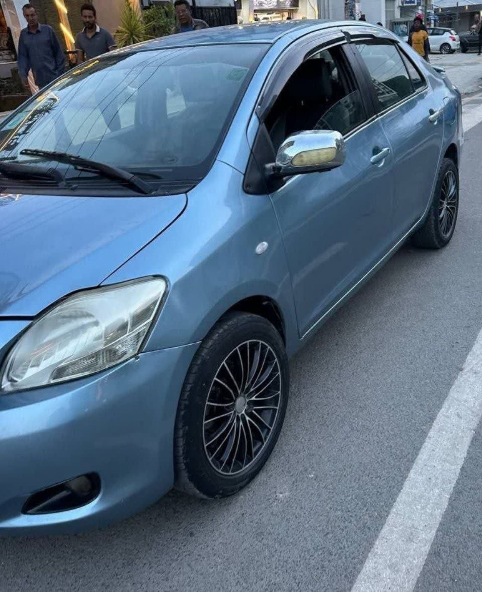 2008 Toyota Yaris Sedan — photo 3