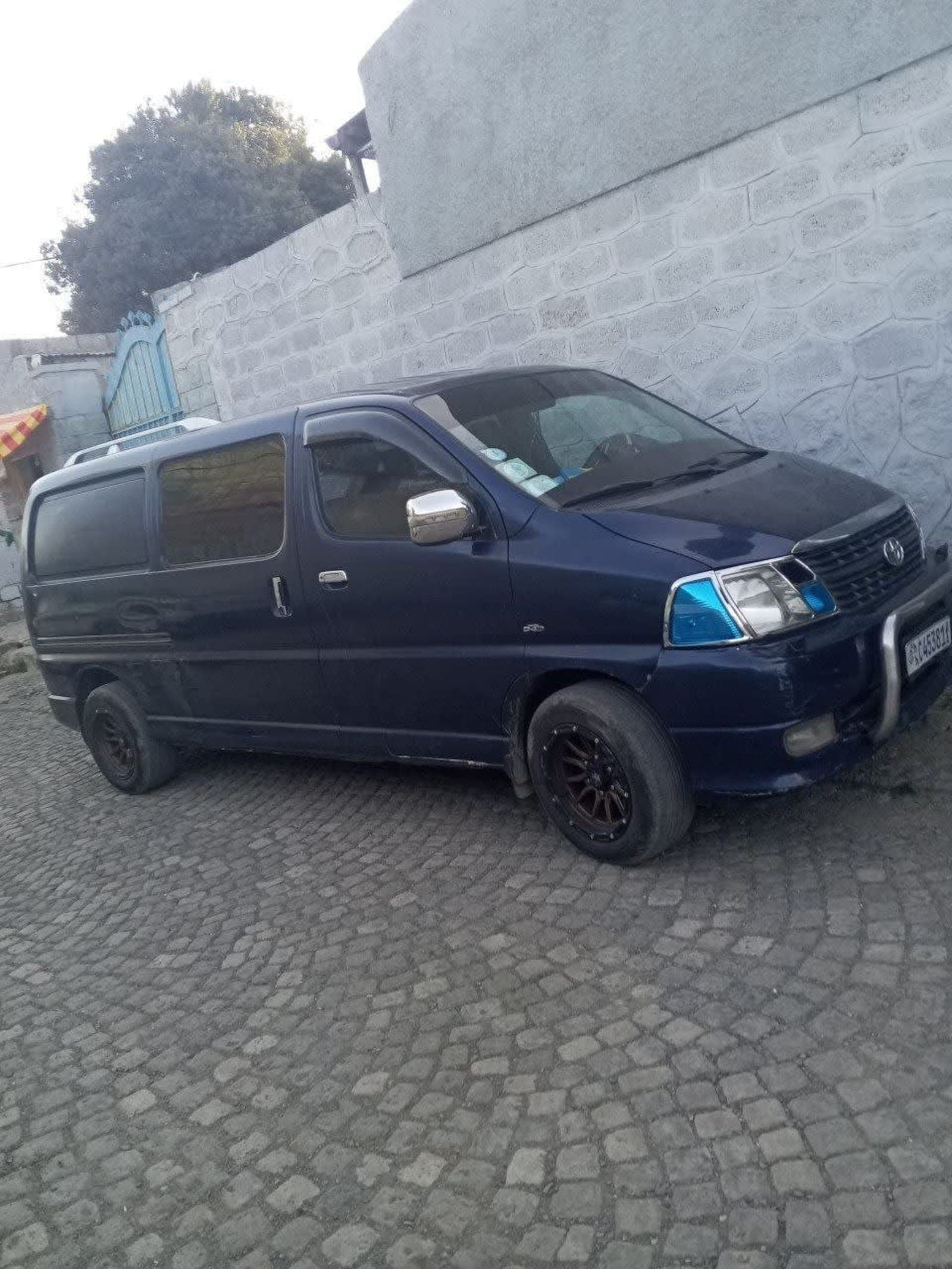 2008 Toyota D4D van — photo 1