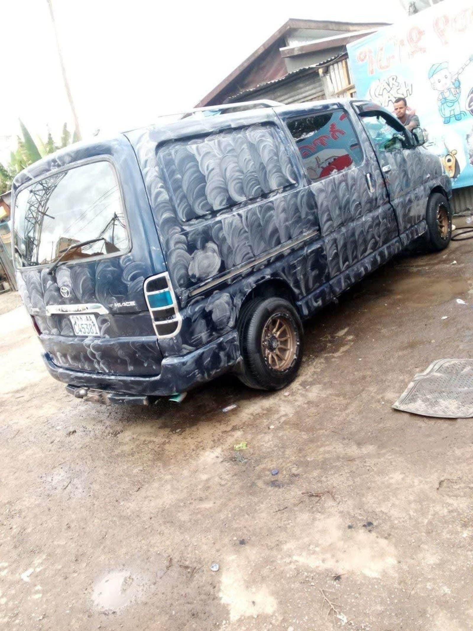 2008 Toyota D4D van — photo 2