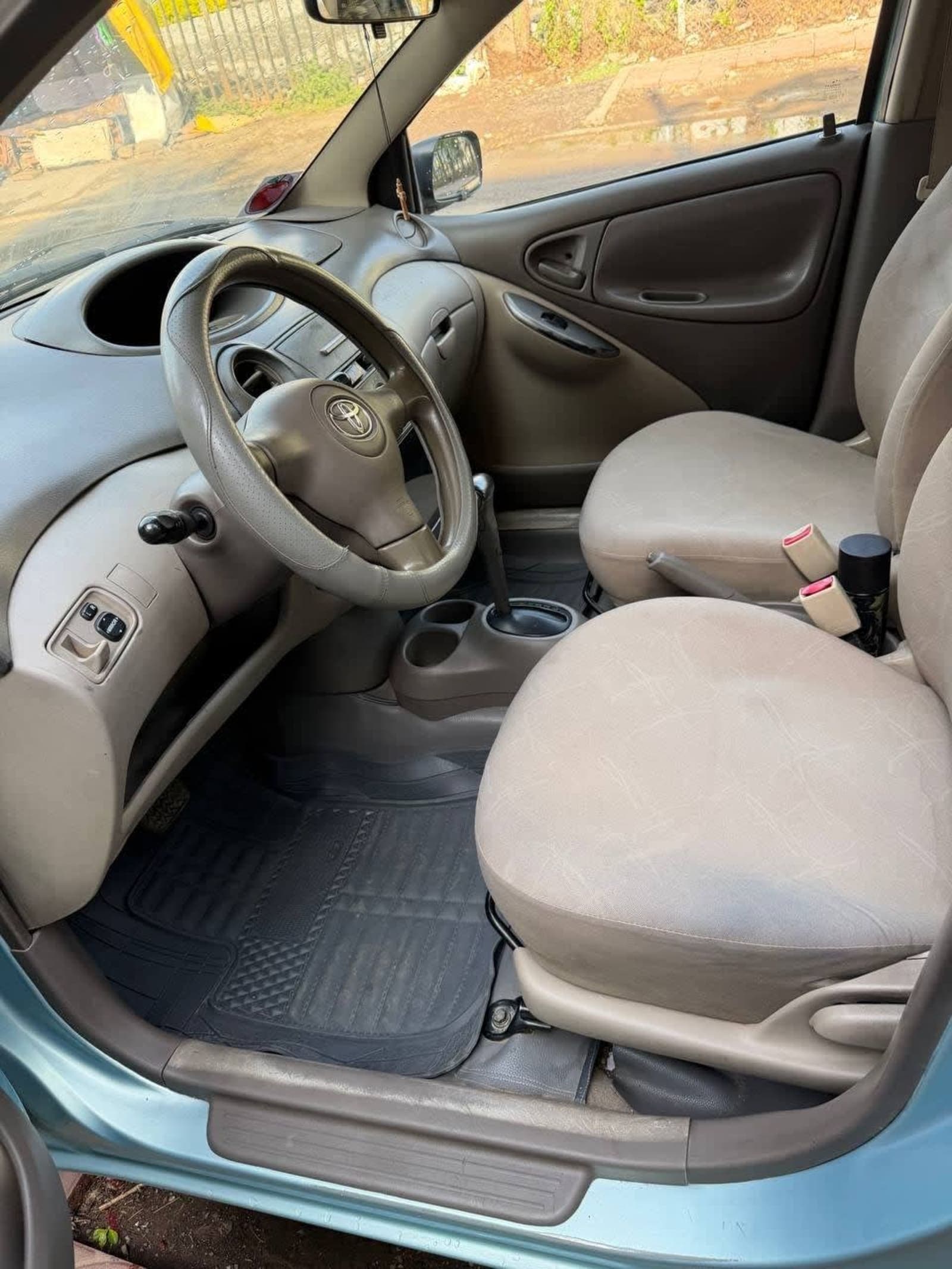 2005 Toyota Platz — photo 5
