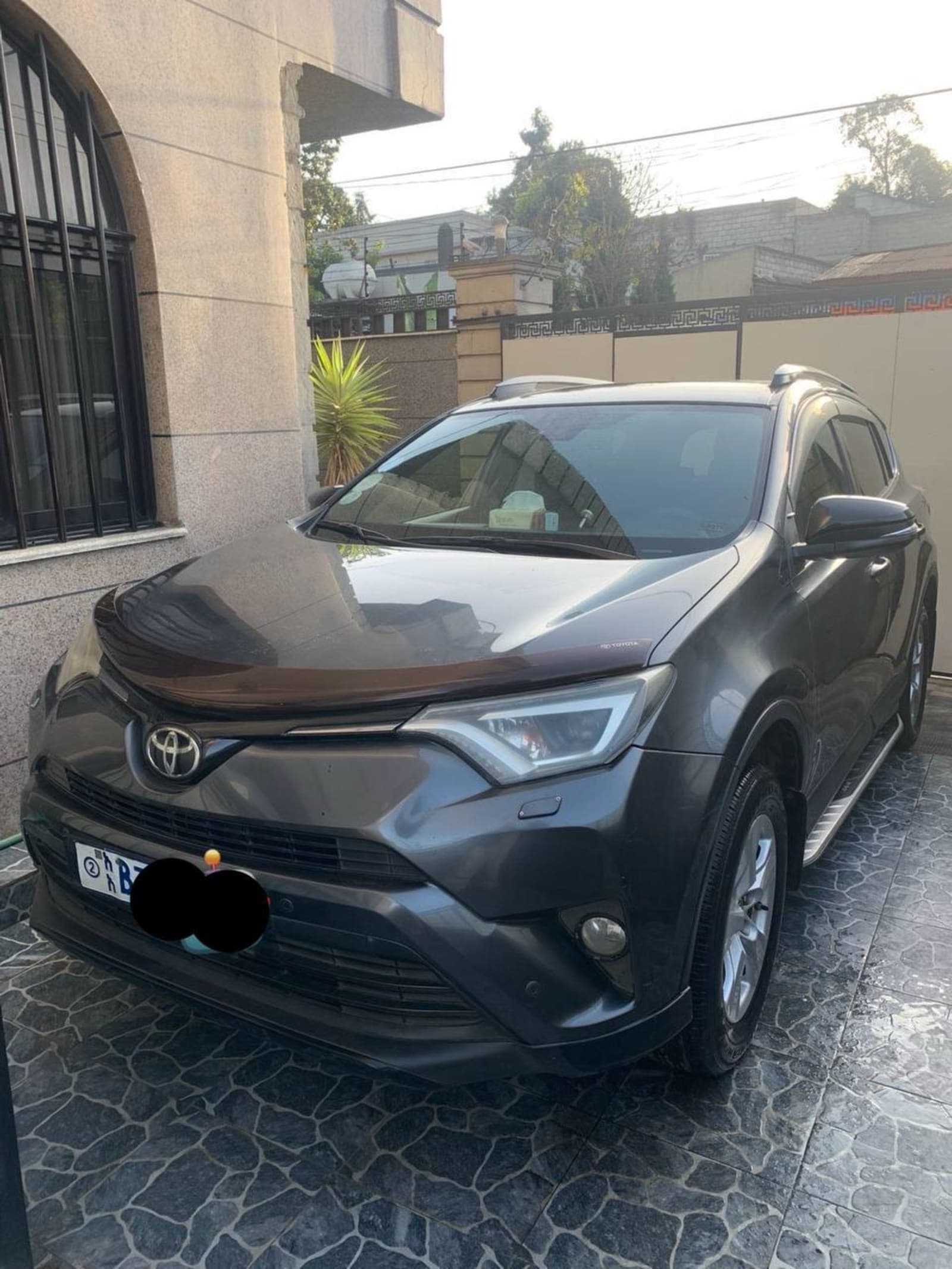 2017 Toyota Rav4 — photo 2