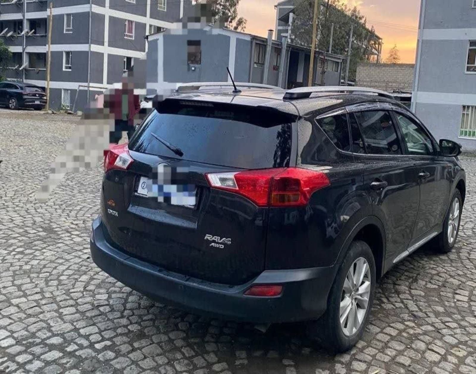 2015 Toyota Rav4 — photo 4