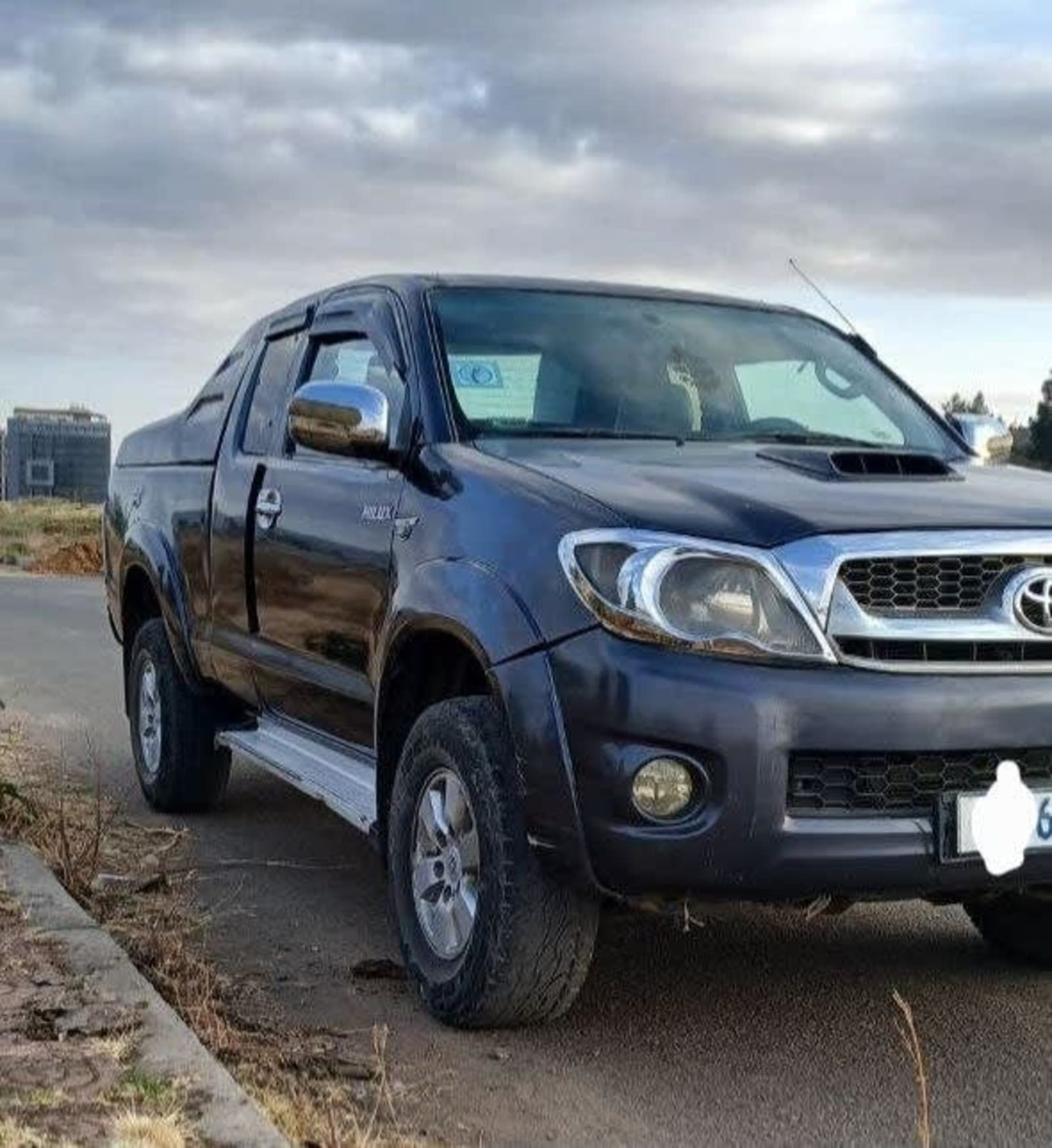 2009 TOYOTA HILUX king-cab — photo 2