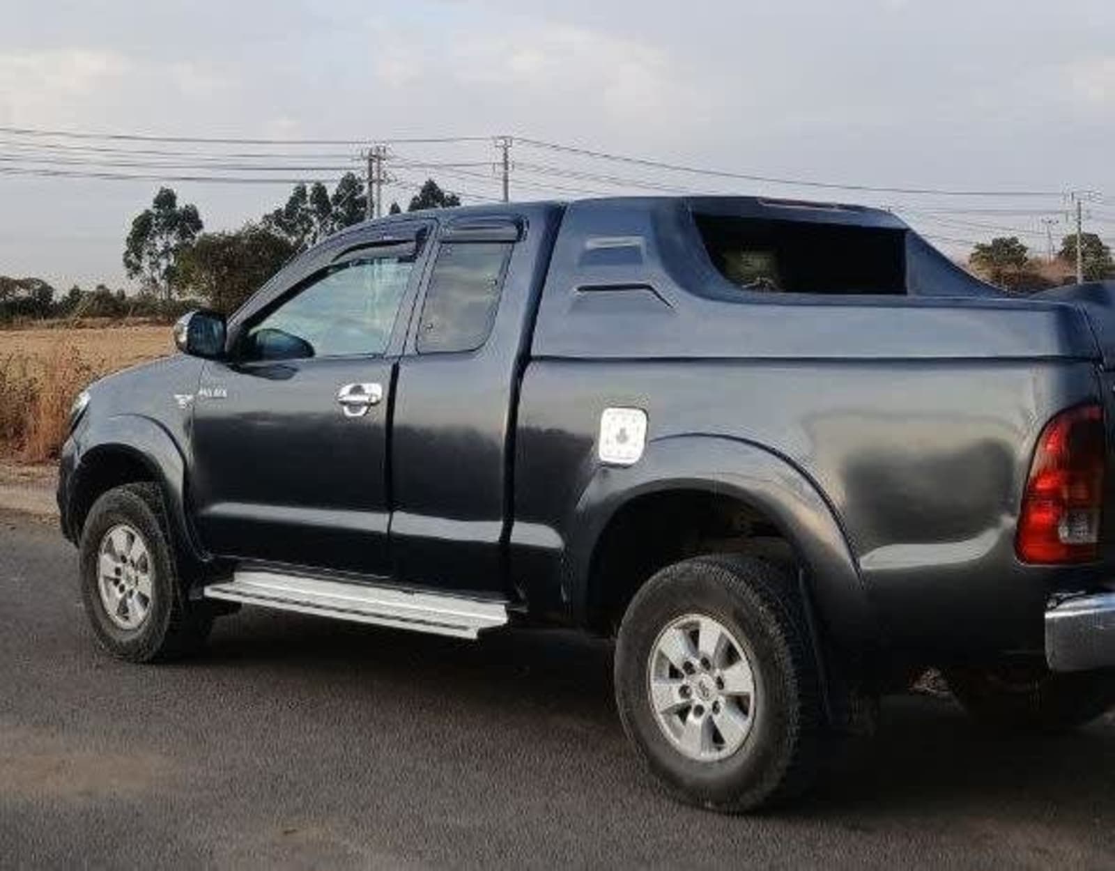 2009 TOYOTA HILUX king-cab — photo 4